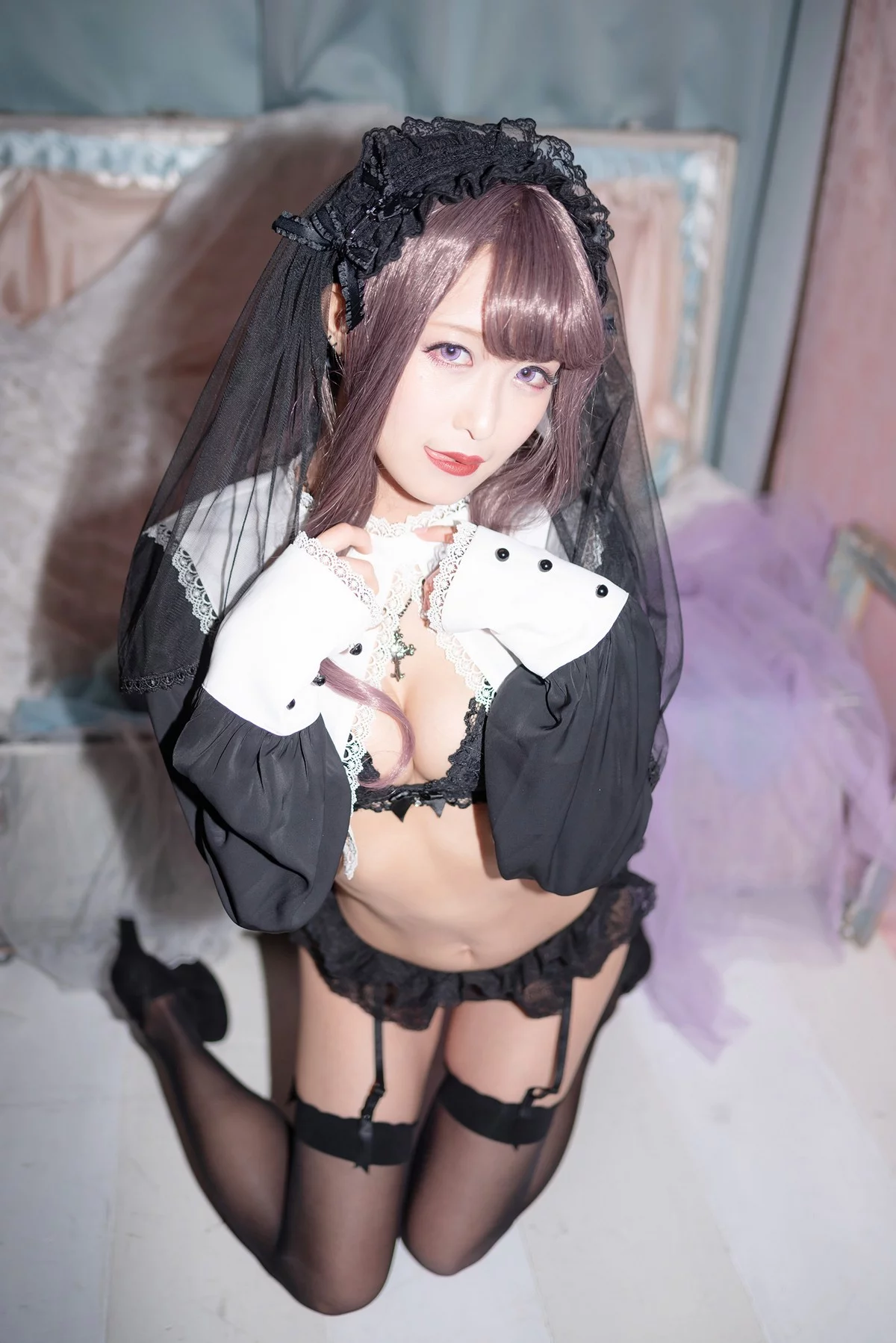 Coser美女月城委員会黑暗修女主题性感黑色蕾丝内衣配黑丝吊袜秀翘臀诱惑写真250P