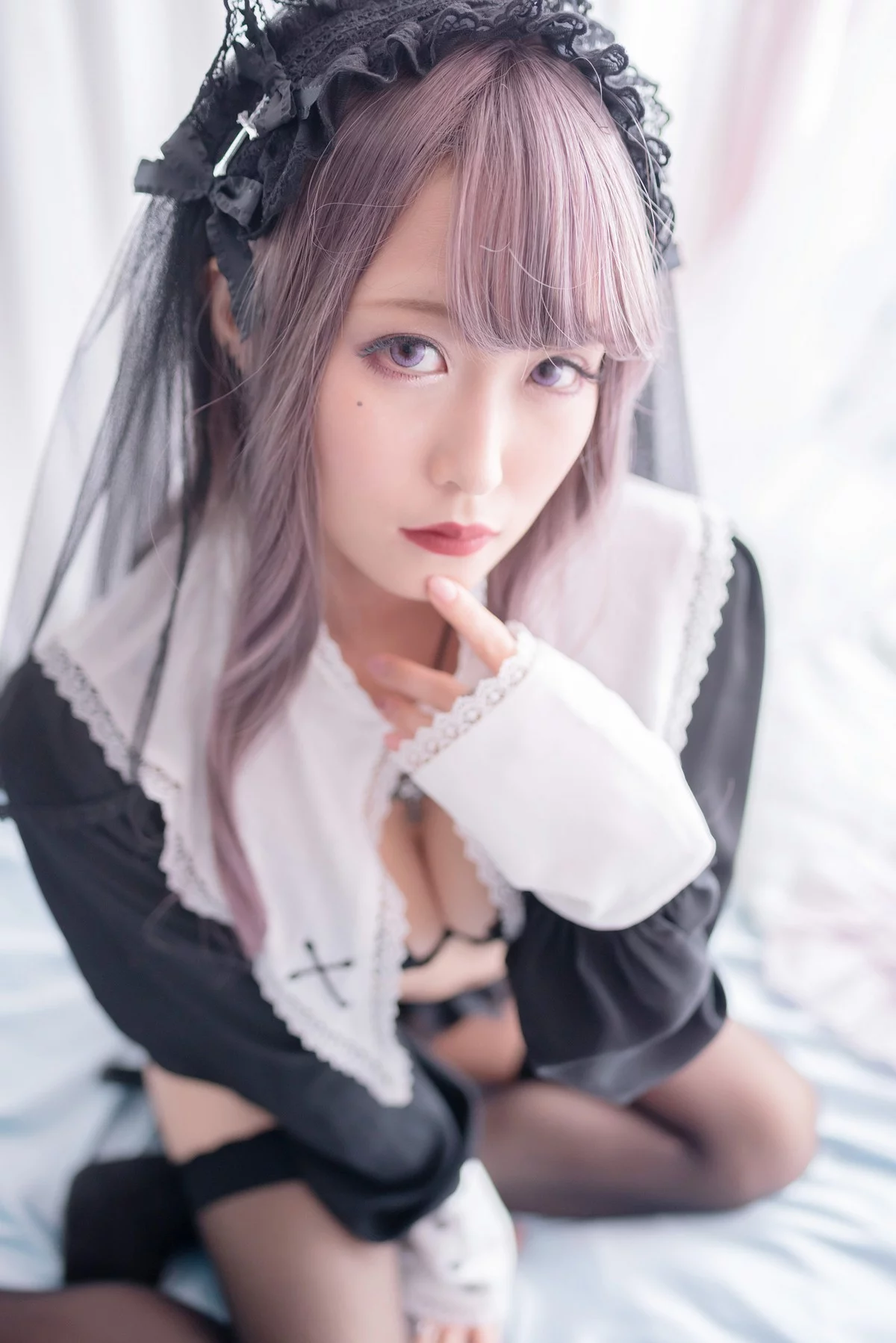 Coser美女月城委員会黑暗修女主题性感黑色蕾丝内衣配黑丝吊袜秀翘臀诱惑写真250P