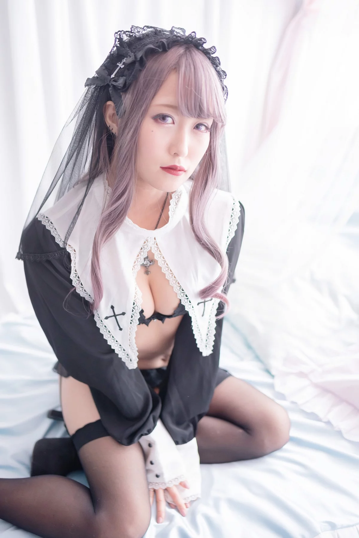 Coser美女月城委員会黑暗修女主题性感黑色蕾丝内衣配黑丝吊袜秀翘臀诱惑写真250P