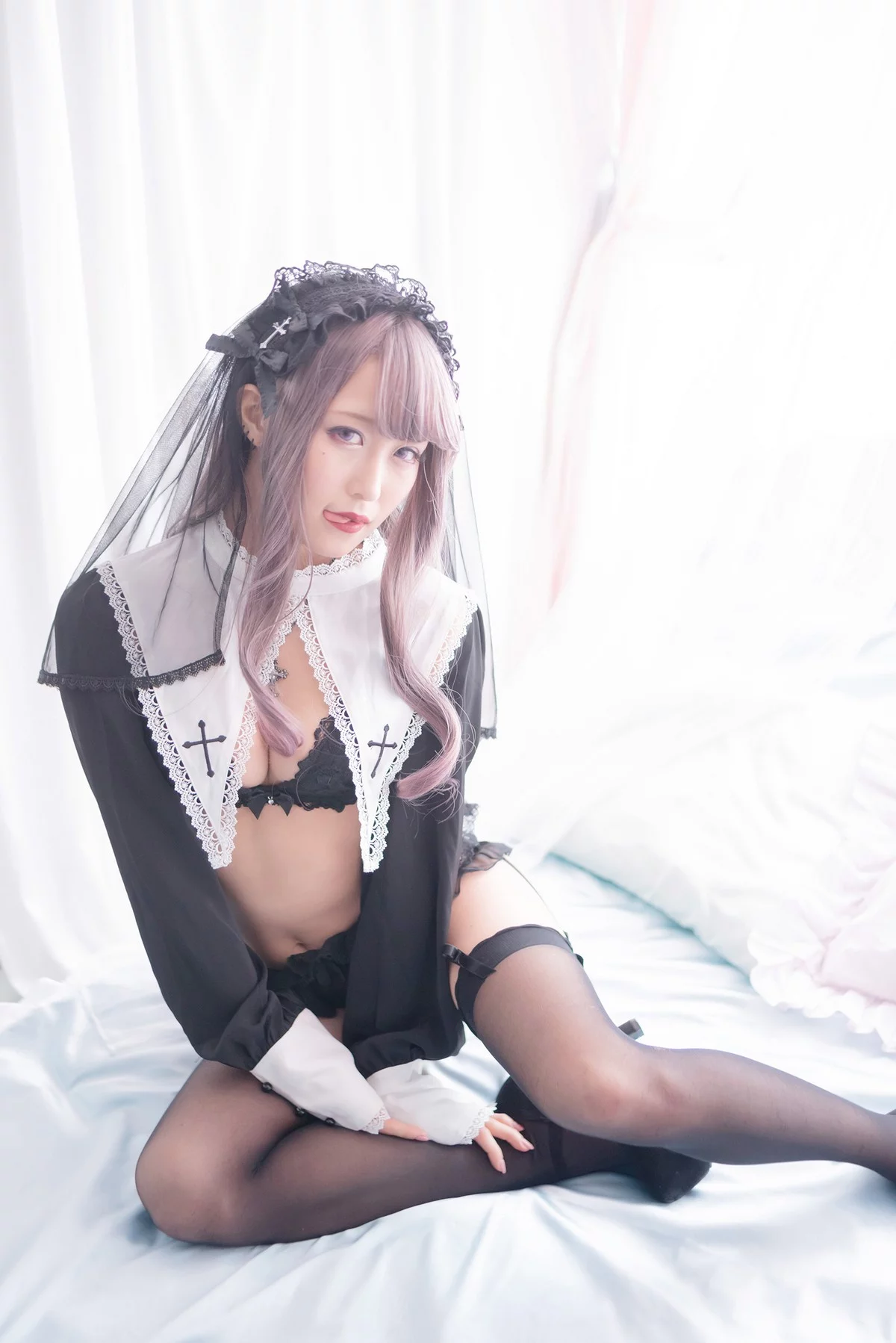 Coser美女月城委員会黑暗修女主题性感黑色蕾丝内衣配黑丝吊袜秀翘臀诱惑写真250P