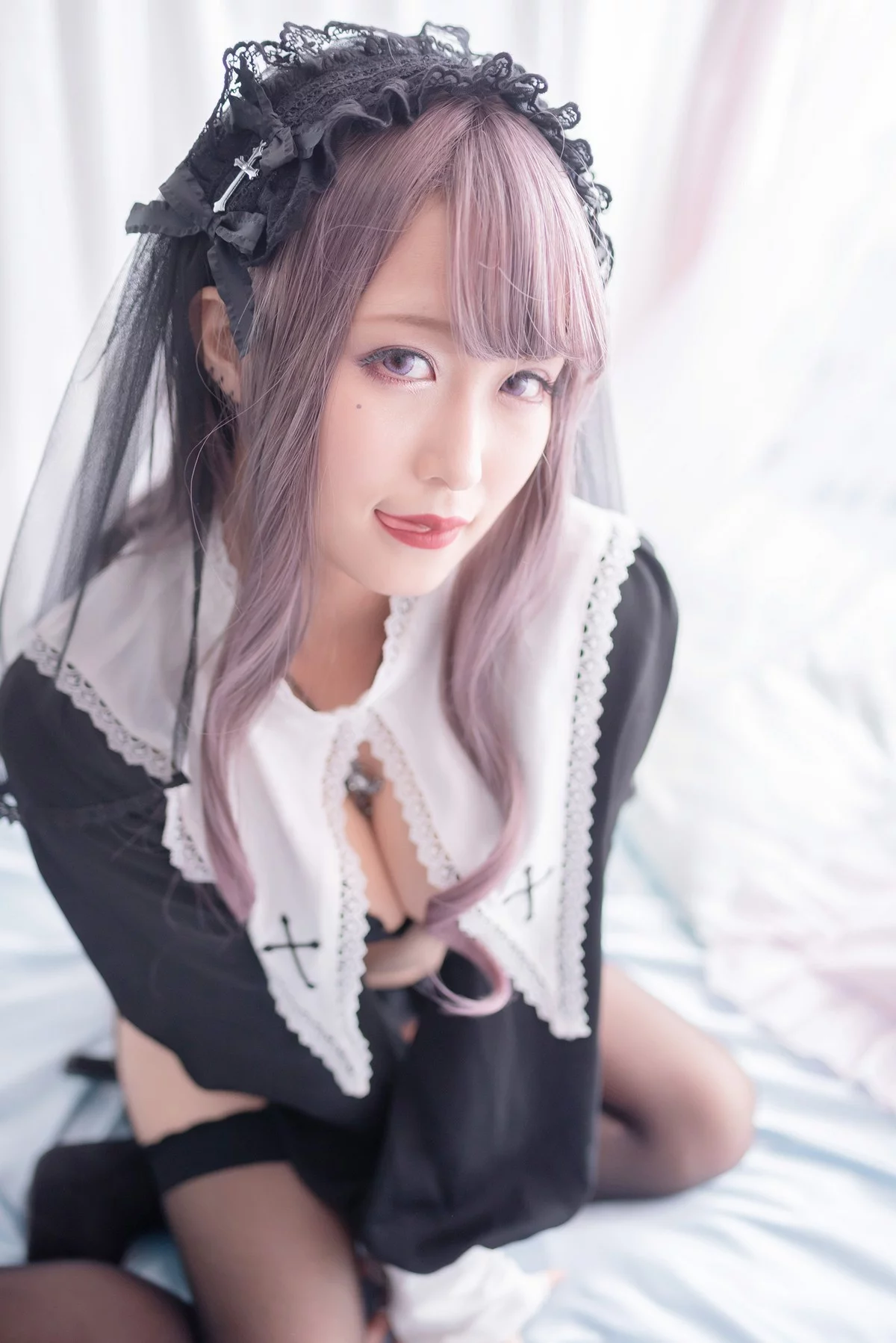 Coser美女月城委員会黑暗修女主题性感黑色蕾丝内衣配黑丝吊袜秀翘臀诱惑写真250P