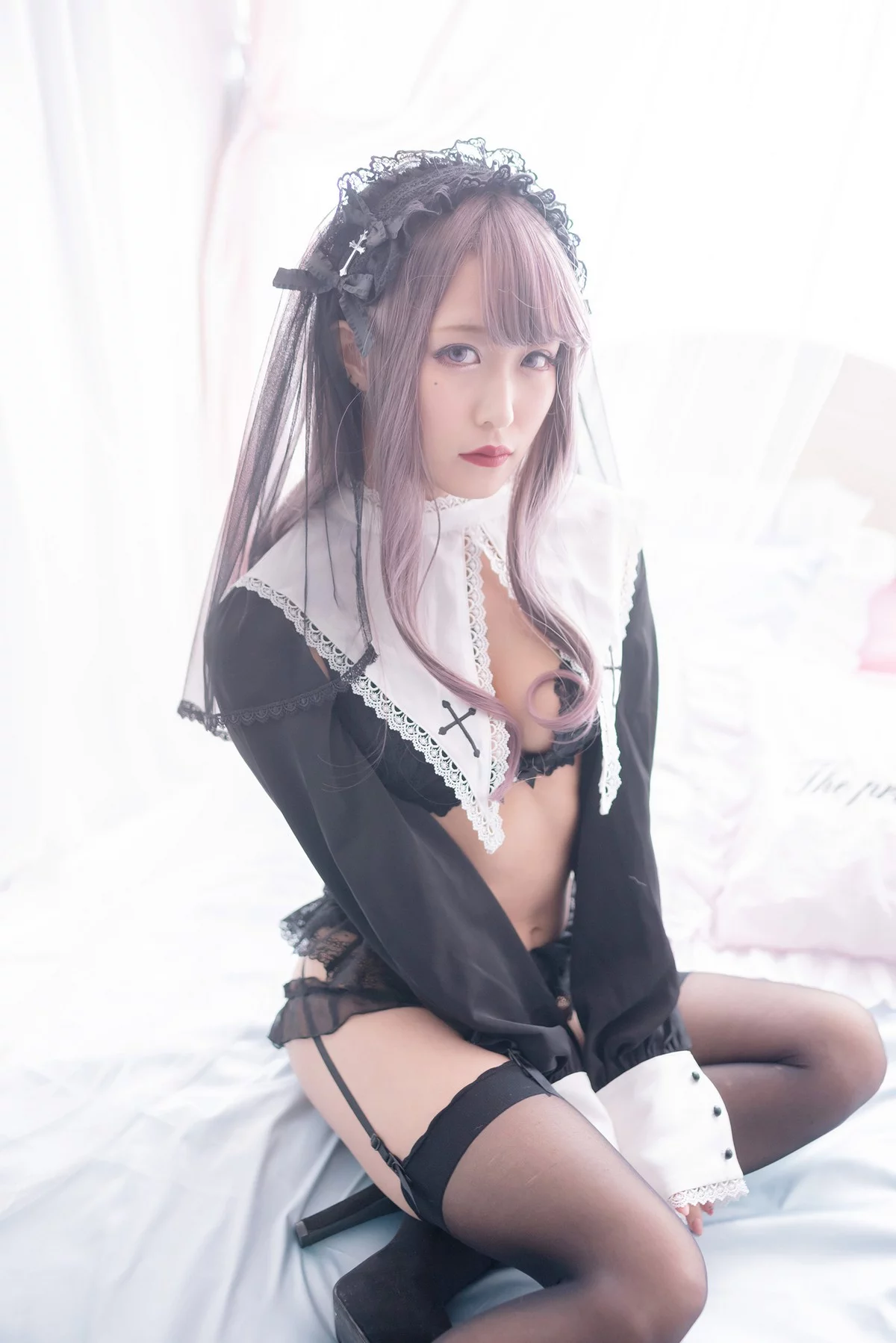 Coser美女月城委員会黑暗修女主题性感黑色蕾丝内衣配黑丝吊袜秀翘臀诱惑写真250P