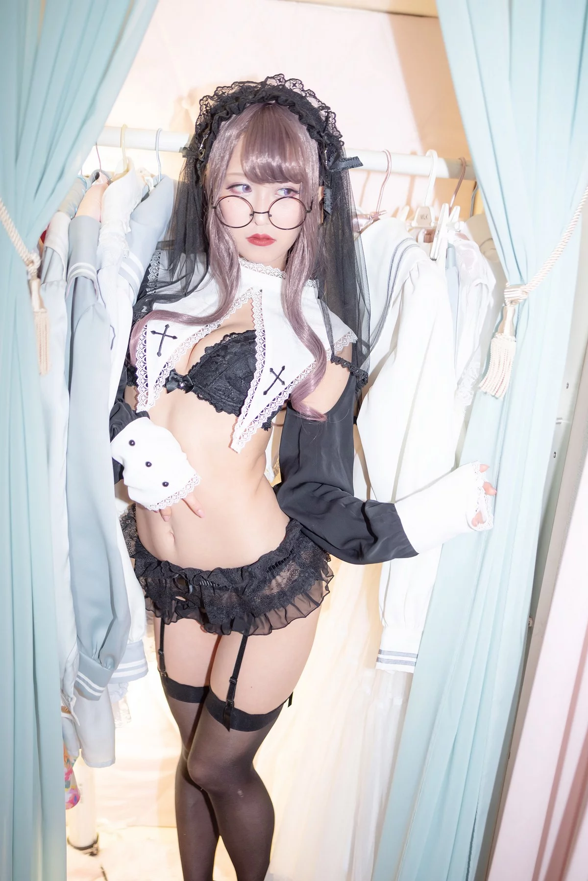 Coser美女月城委員会黑暗修女主题性感黑色蕾丝内衣配黑丝吊袜秀翘臀诱惑写真250P