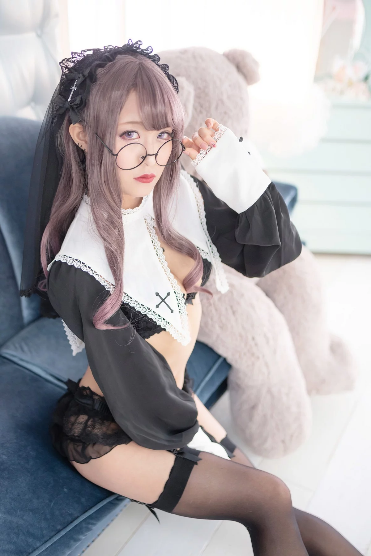 Coser美女月城委員会黑暗修女主题性感黑色蕾丝内衣配黑丝吊袜秀翘臀诱惑写真250P