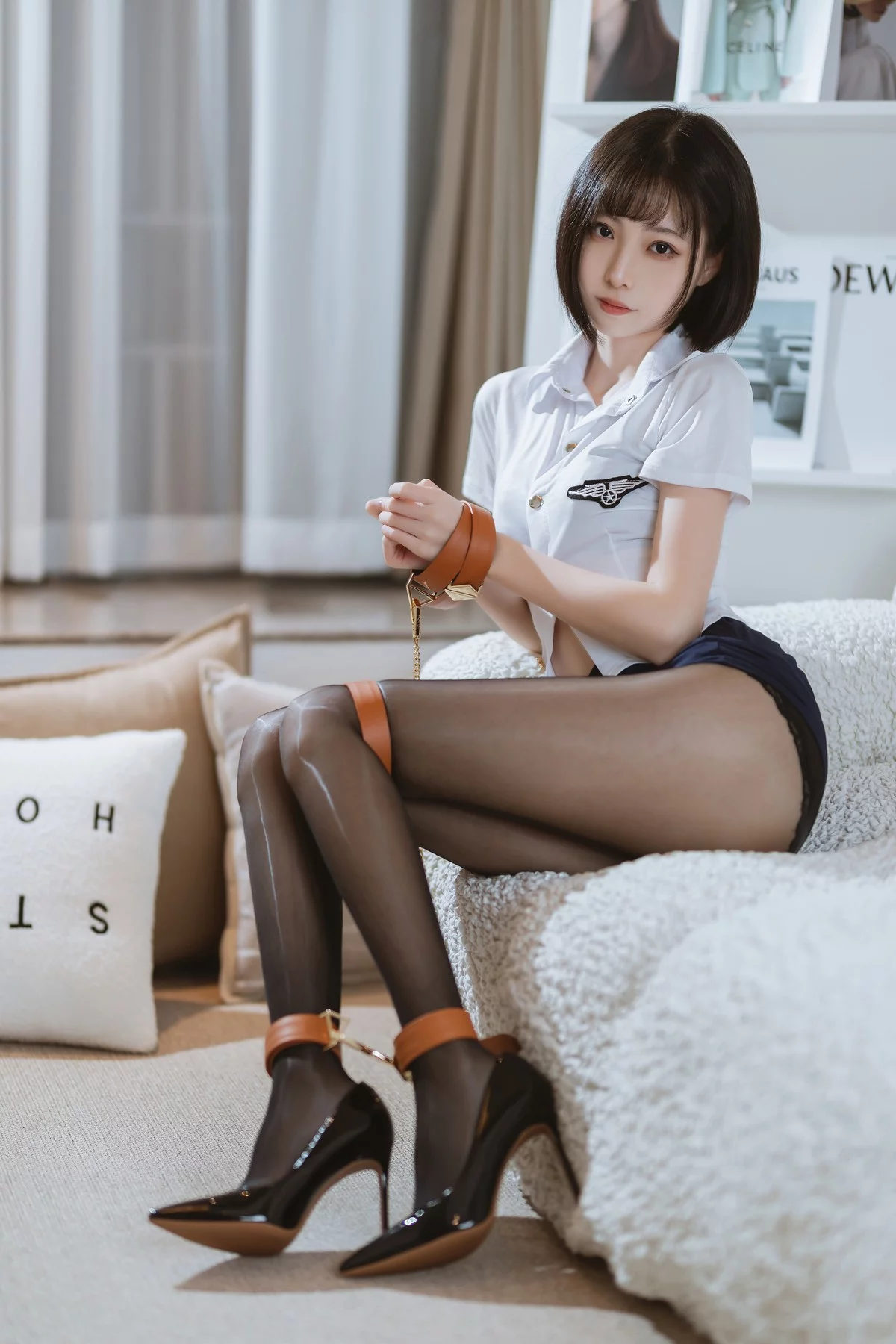 网络美女许岚LAN束缚黑丝主题性感白T配黑短裙露超薄黑丝情趣捆绑诱惑写真61P