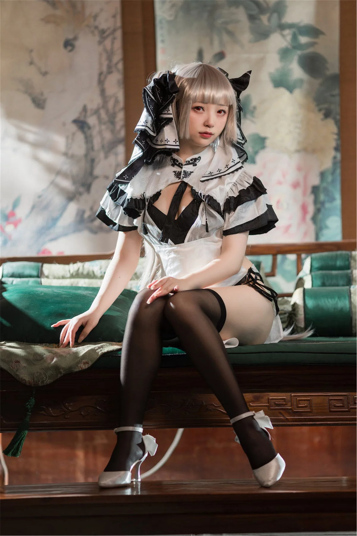 网络美女花铃可畏旗袍主题性感黑白高开旗袍配黑丝袜秀翘臀美腿迷人诱惑写真83P