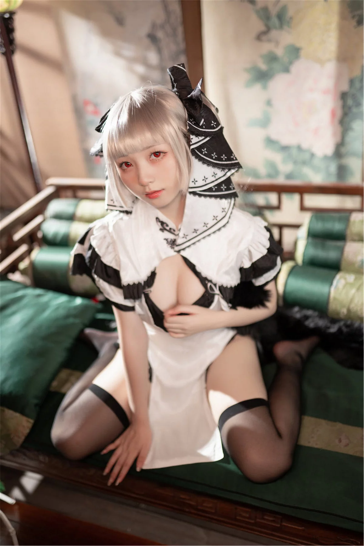 网络美女花铃可畏旗袍主题性感黑白高开旗袍配黑丝袜秀翘臀美腿迷人诱惑写真83P