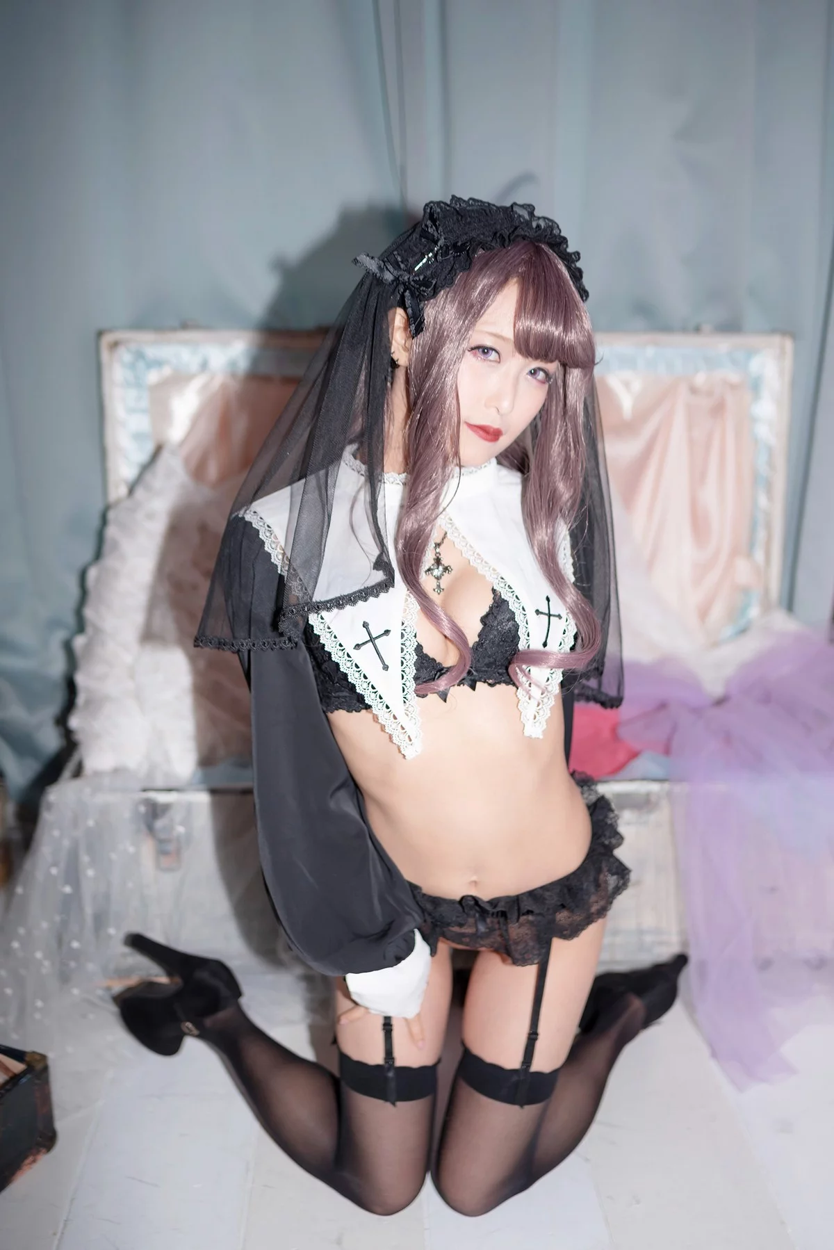 Coser美女月城委員会黑暗修女主题性感黑色蕾丝内衣配黑丝吊袜秀翘臀诱惑写真250P