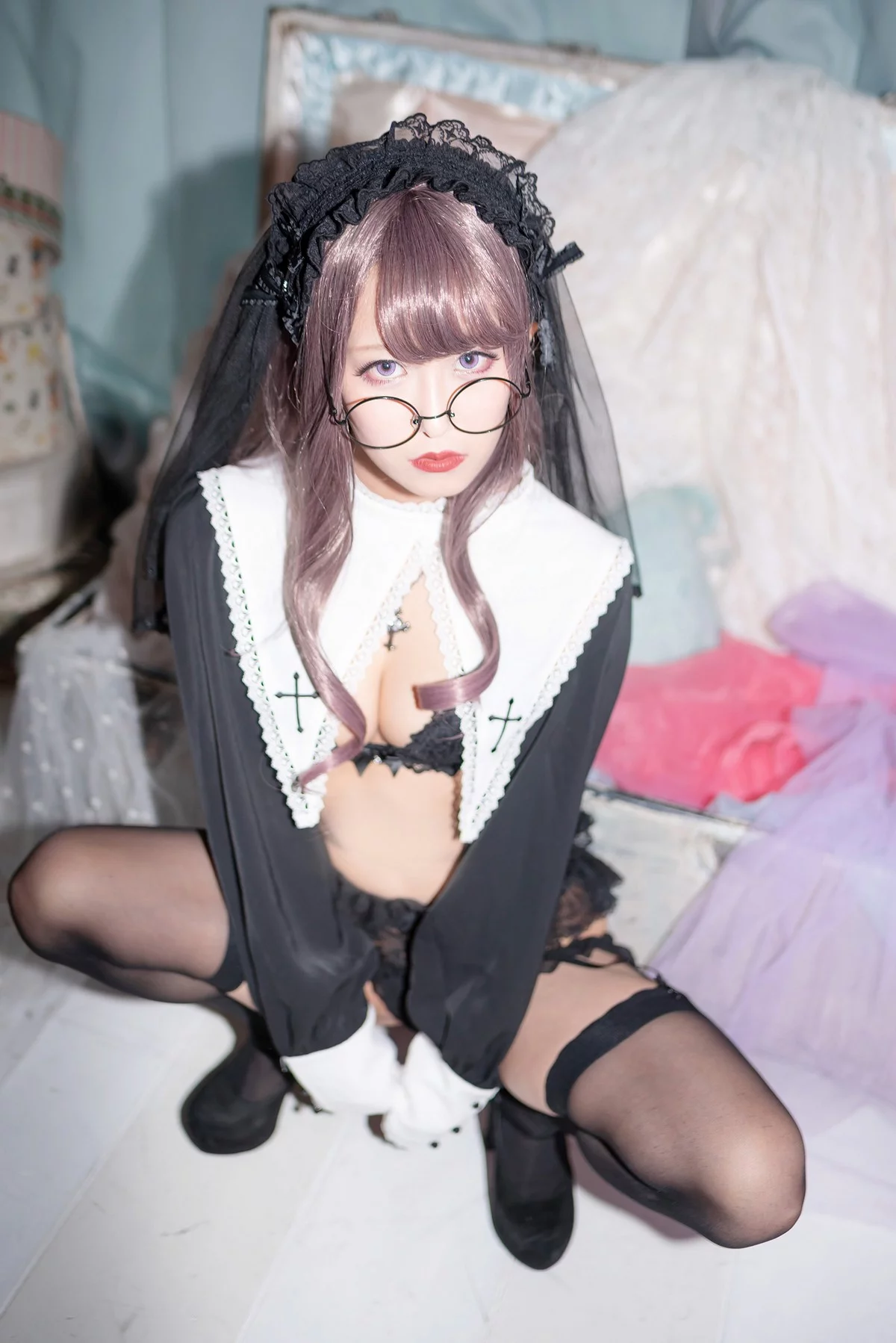 Coser美女月城委員会黑暗修女主题性感黑色蕾丝内衣配黑丝吊袜秀翘臀诱惑写真250P