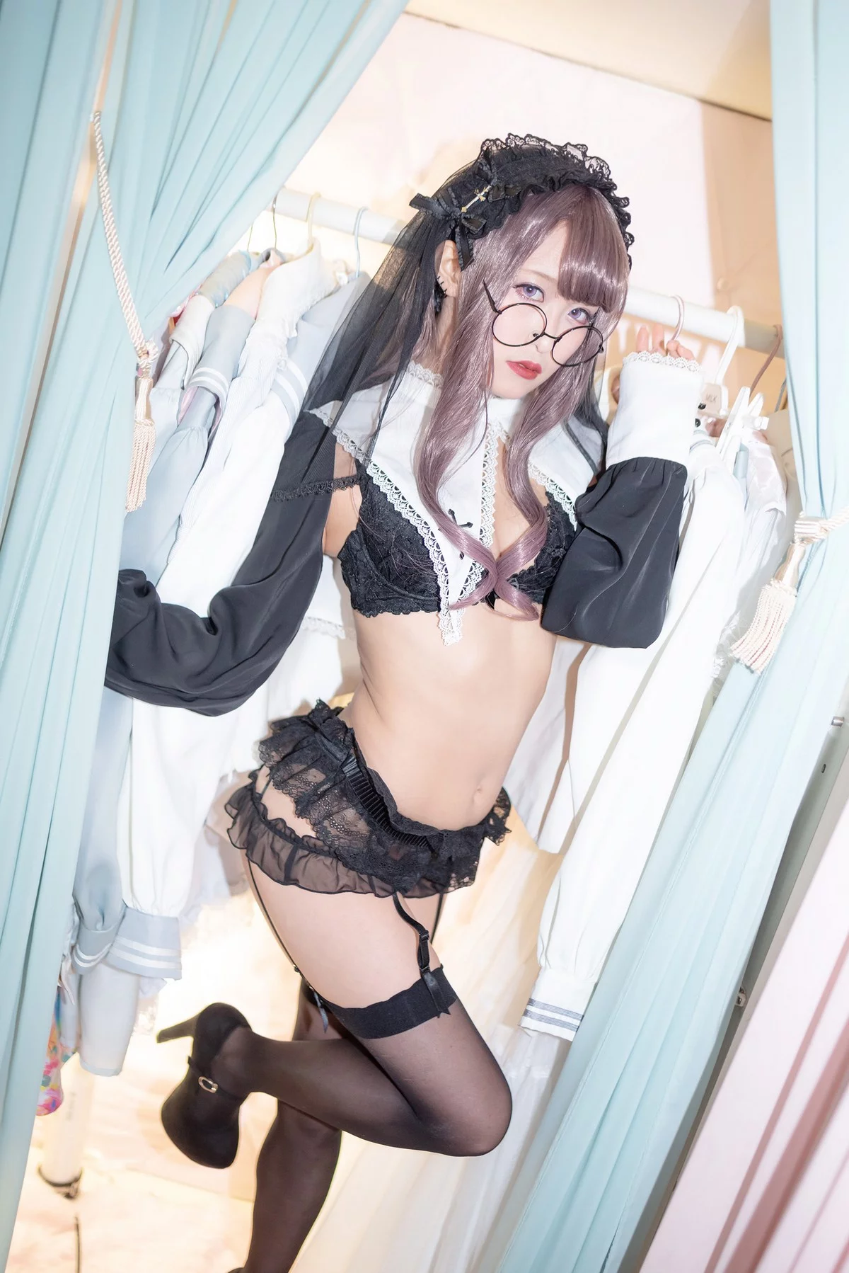 Coser美女月城委員会黑暗修女主题性感黑色蕾丝内衣配黑丝吊袜秀翘臀诱惑写真250P