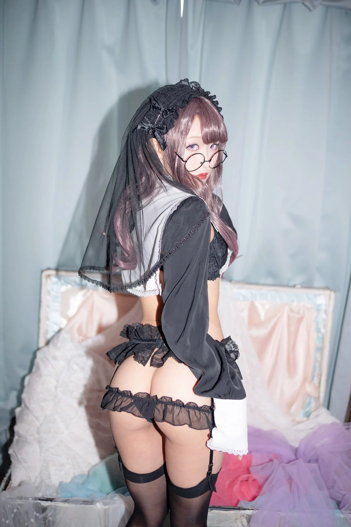 Coser美女月城委員会黑暗修女主题性感黑色蕾丝内衣配黑丝吊袜秀翘臀诱惑写真250P