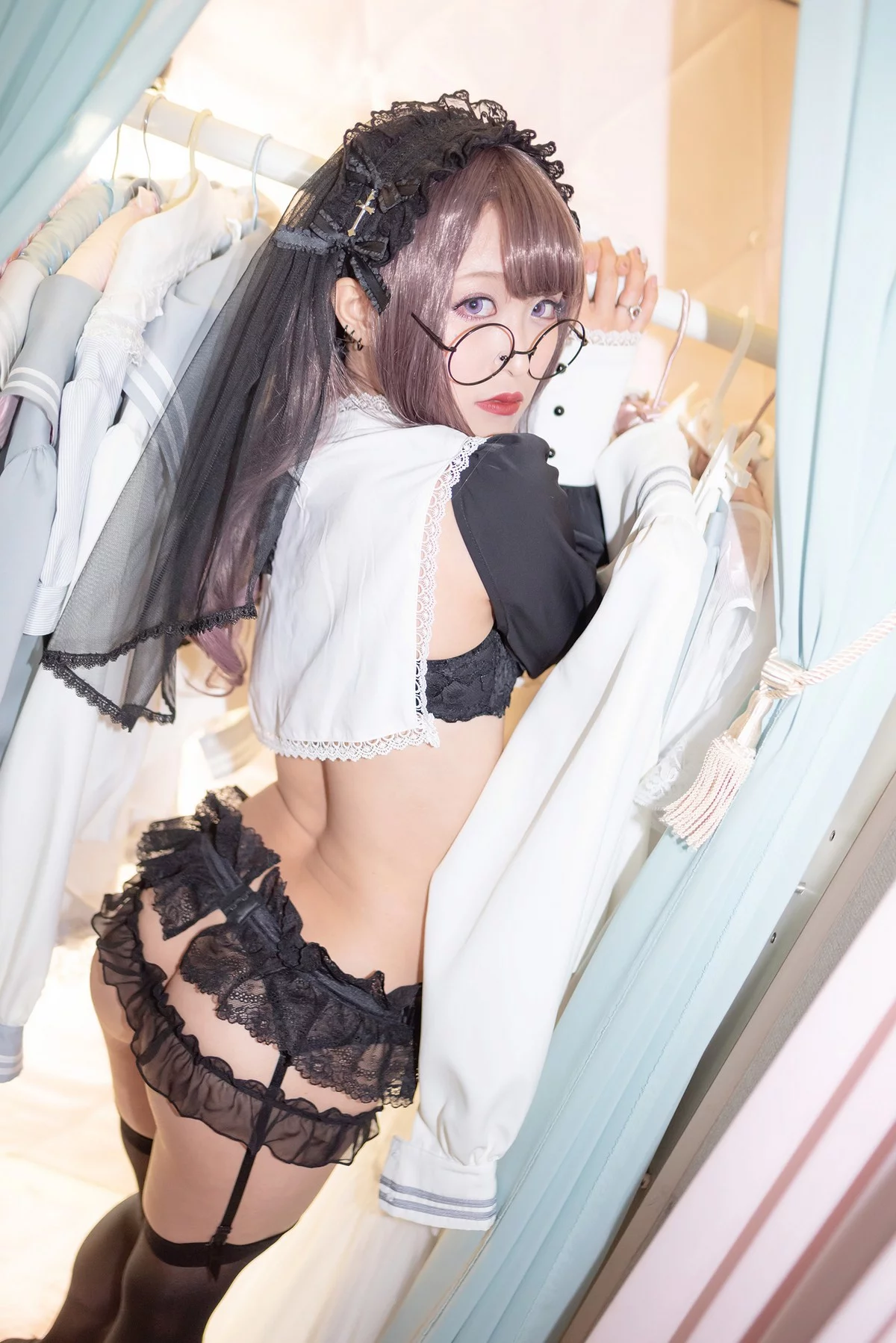 Coser美女月城委員会黑暗修女主题性感黑色蕾丝内衣配黑丝吊袜秀翘臀诱惑写真250P