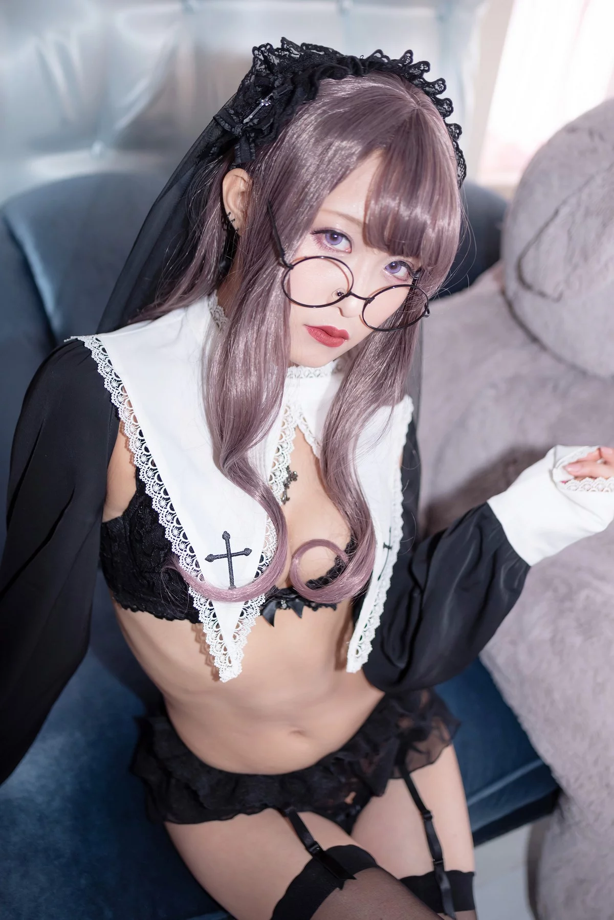 Coser美女月城委員会黑暗修女主题性感黑色蕾丝内衣配黑丝吊袜秀翘臀诱惑写真250P