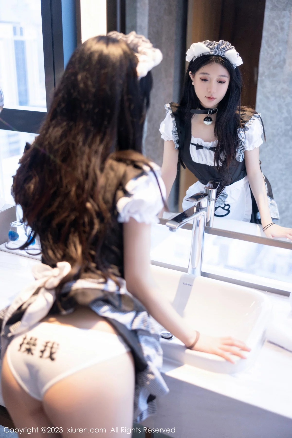 XiuRen第7237期_模特幼幼性感白黑色女仆服配超薄黑丝秀完美身材迷人诱惑写真103P