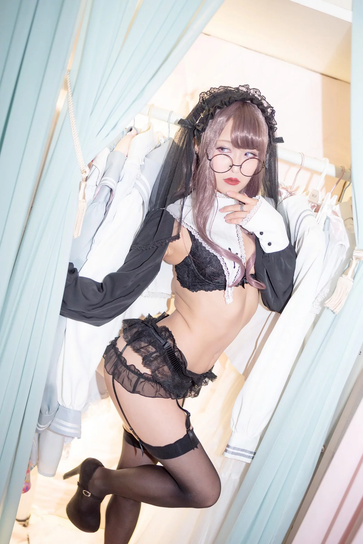 Coser美女月城委員会黑暗修女主题性感黑色蕾丝内衣配黑丝吊袜秀翘臀诱惑写真250P
