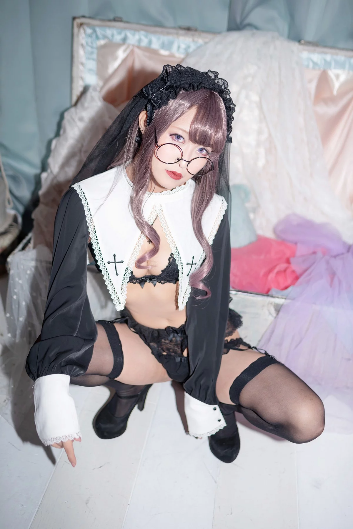 Coser美女月城委員会黑暗修女主题性感黑色蕾丝内衣配黑丝吊袜秀翘臀诱惑写真250P