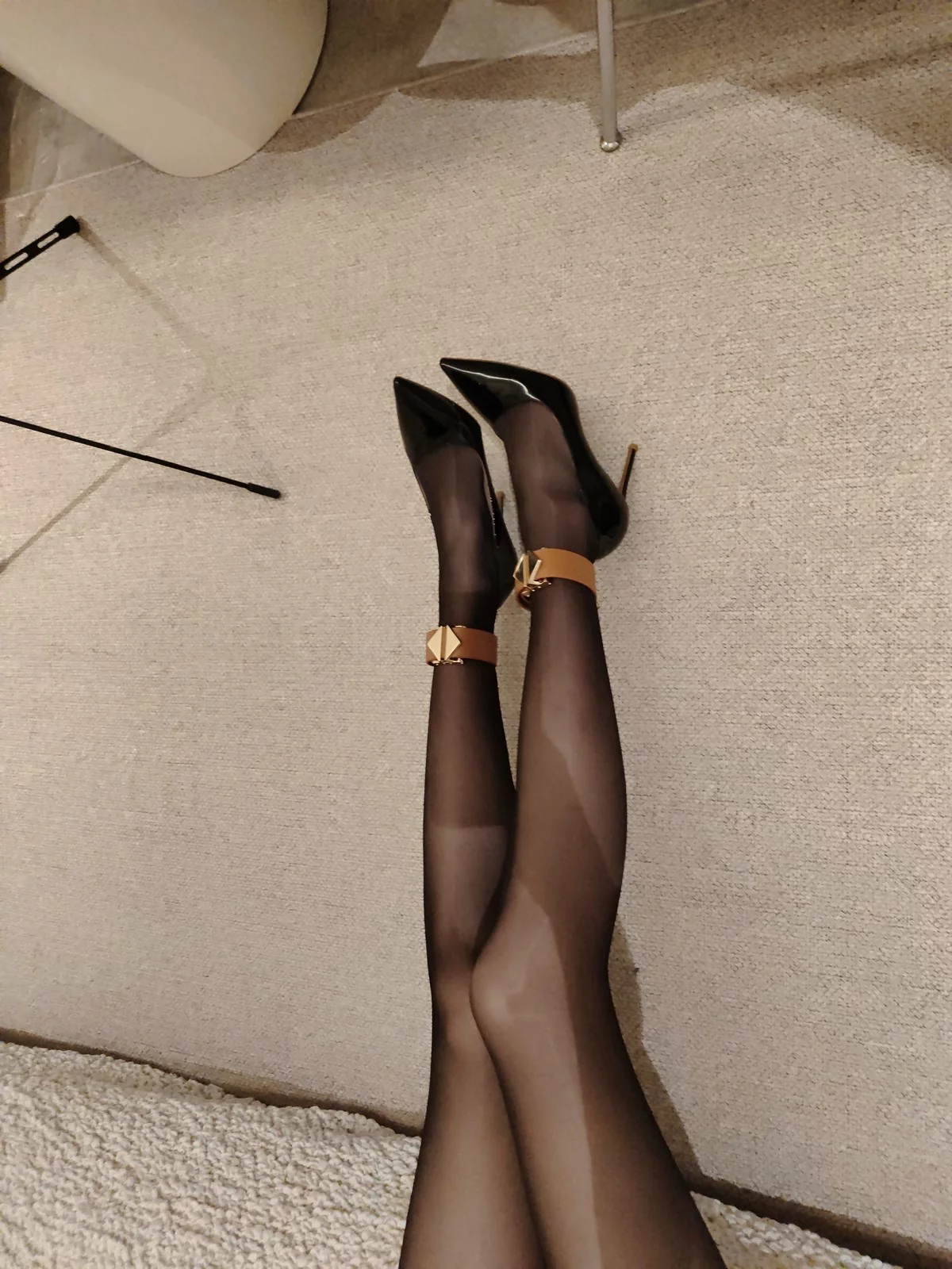 网络美女许岚LAN束缚黑丝主题性感白T配黑短裙露超薄黑丝情趣捆绑诱惑写真61P