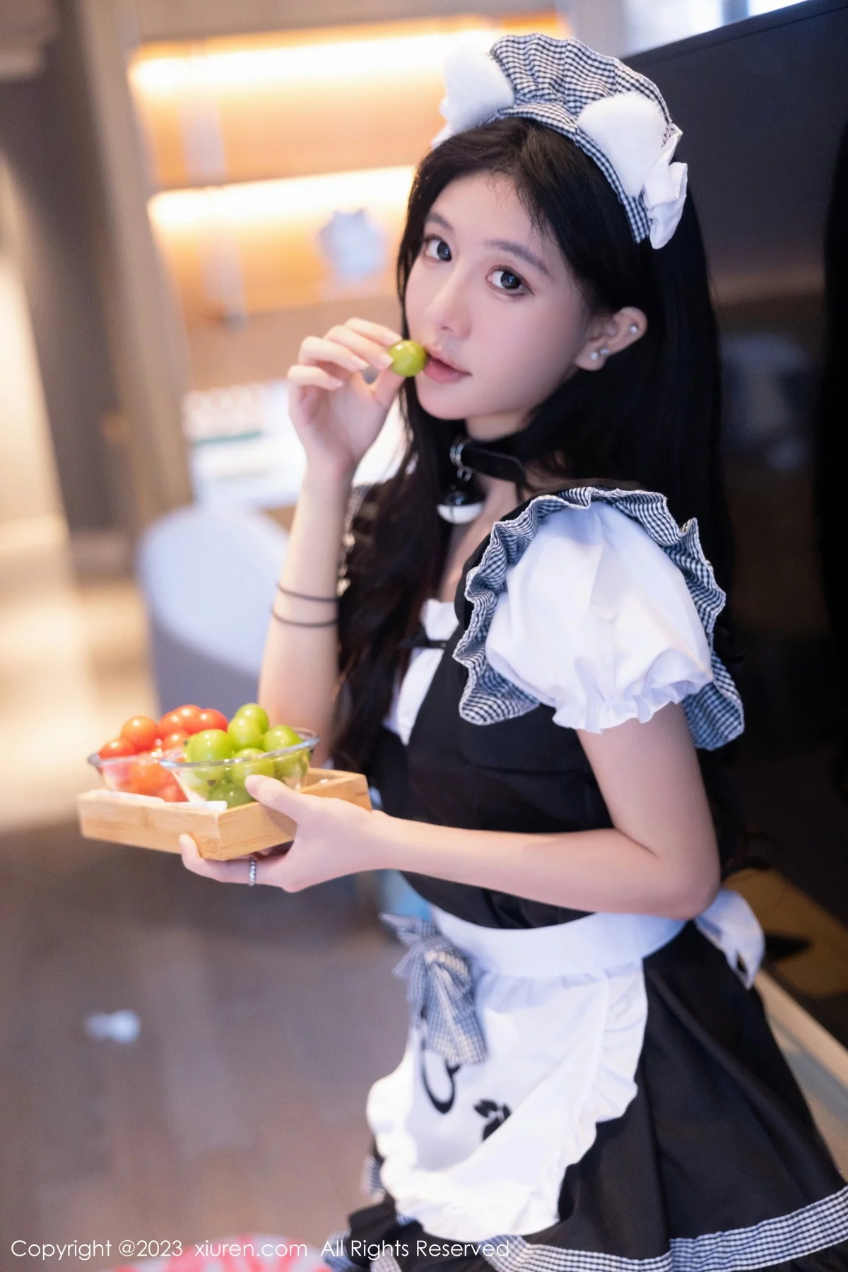XiuRen第7237期_模特幼幼性感白黑色女仆服配超薄黑丝秀完美身材迷人诱惑写真103P