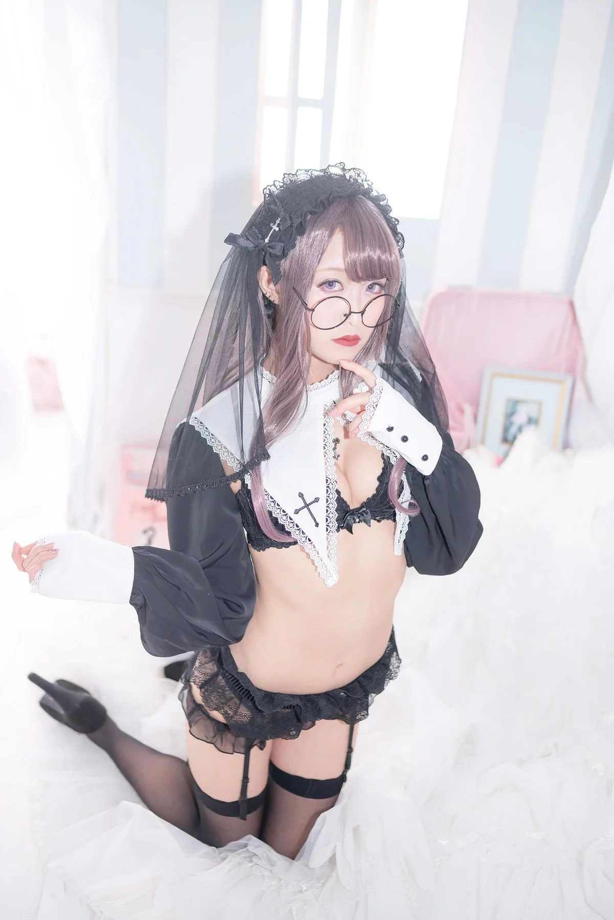 Coser美女月城委員会黑暗修女主题性感黑色蕾丝内衣配黑丝吊袜秀翘臀诱惑写真250P