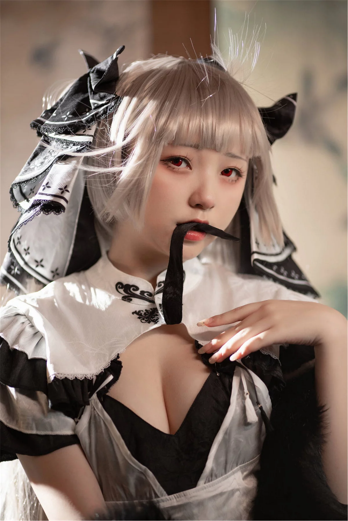 网络美女花铃可畏旗袍主题性感黑白高开旗袍配黑丝袜秀翘臀美腿迷人诱惑写真83P