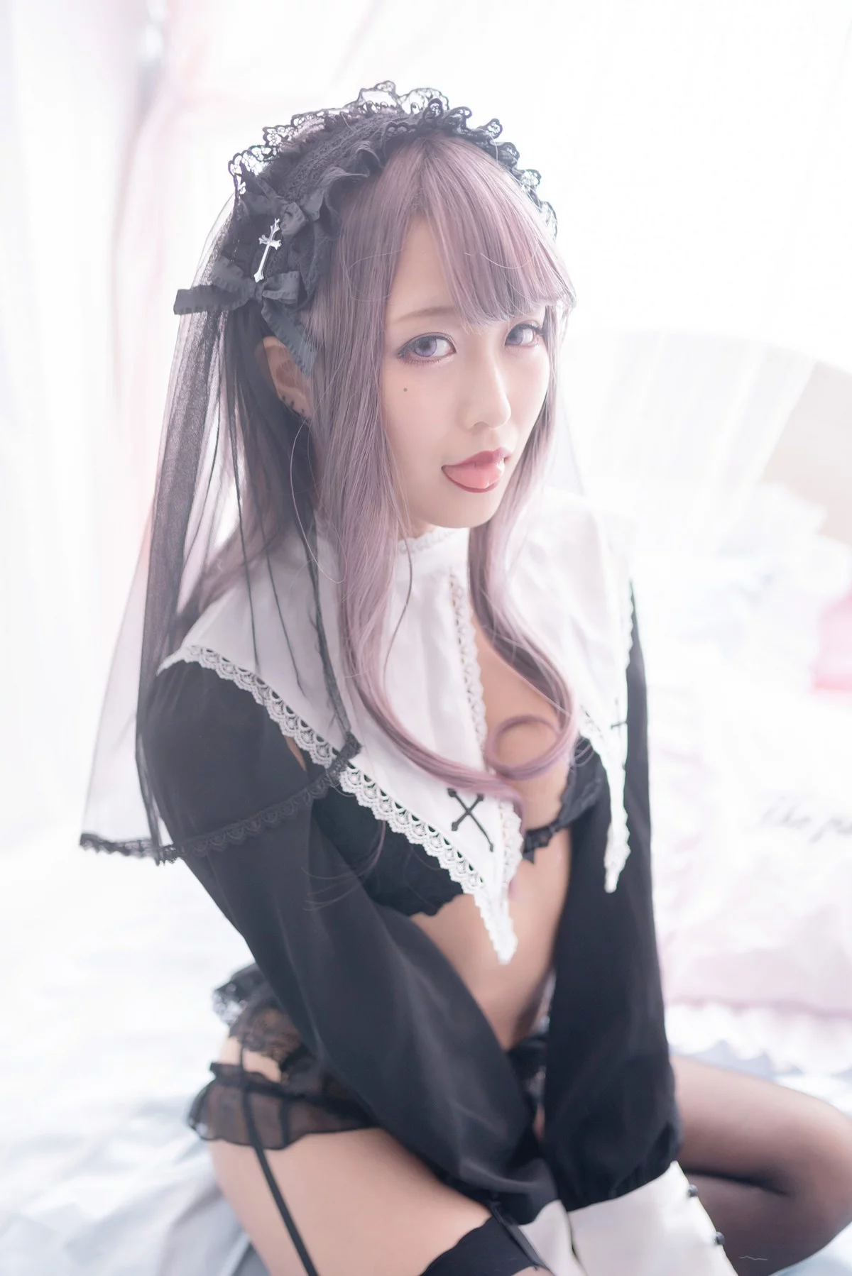 Coser美女月城委員会黑暗修女主题性感黑色蕾丝内衣配黑丝吊袜秀翘臀诱惑写真250P