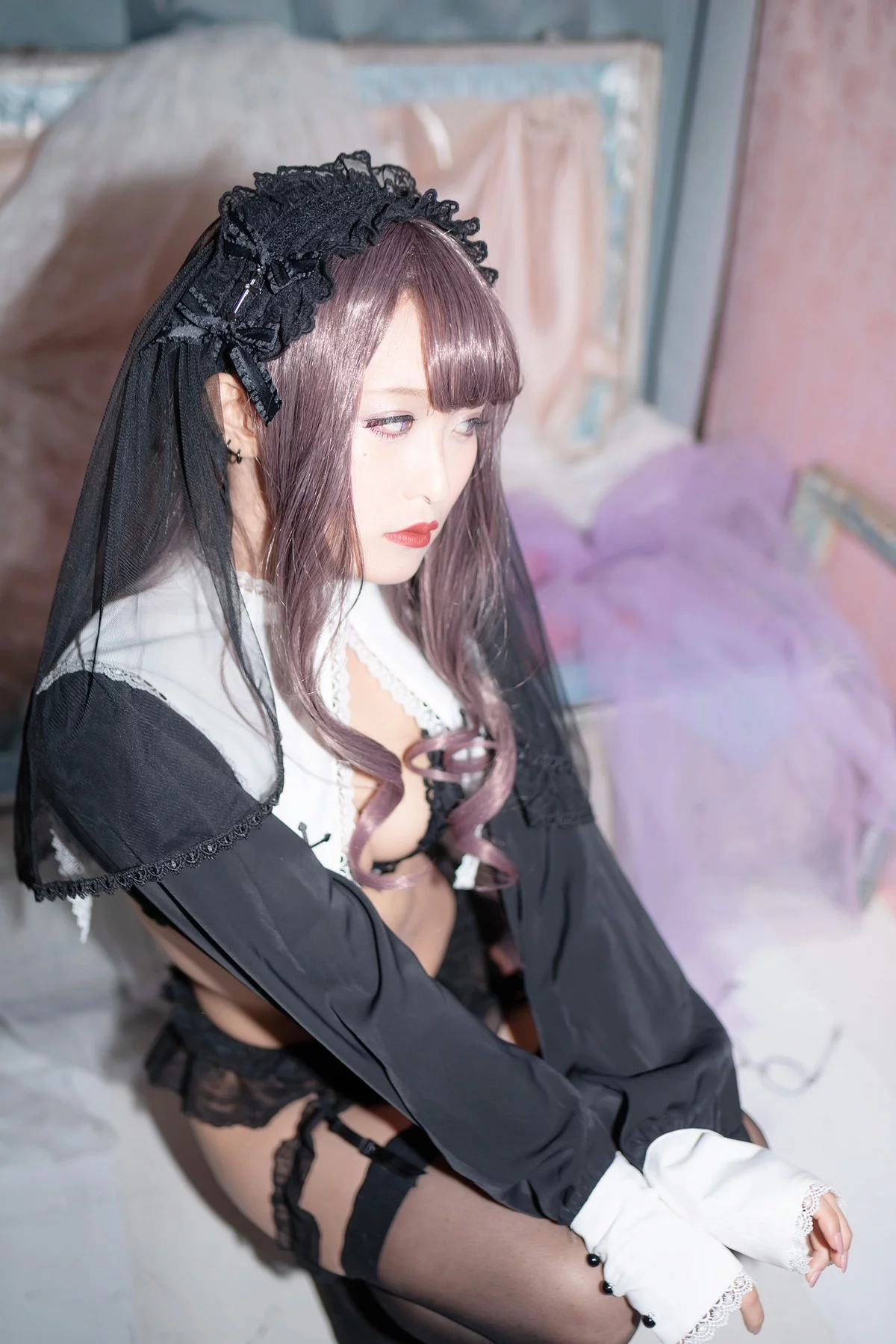 Coser美女月城委員会黑暗修女主题性感黑色蕾丝内衣配黑丝吊袜秀翘臀诱惑写真250P