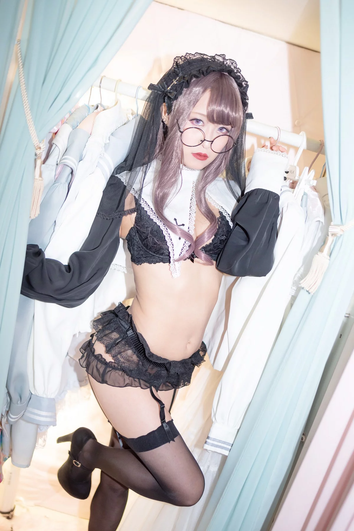 Coser美女月城委員会黑暗修女主题性感黑色蕾丝内衣配黑丝吊袜秀翘臀诱惑写真250P
