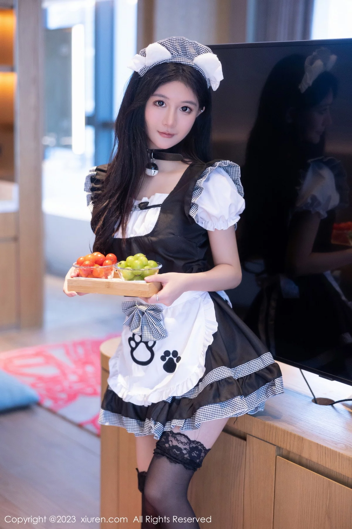 XiuRen第7237期_模特幼幼性感白黑色女仆服配超薄黑丝秀完美身材迷人诱惑写真103P