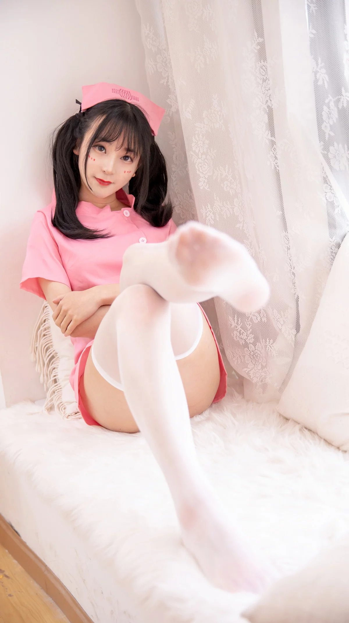 网络美女豪歌粉红护士主题私房脱护士装露性感白色薄透内衣秀惹火身材诱惑写真45P