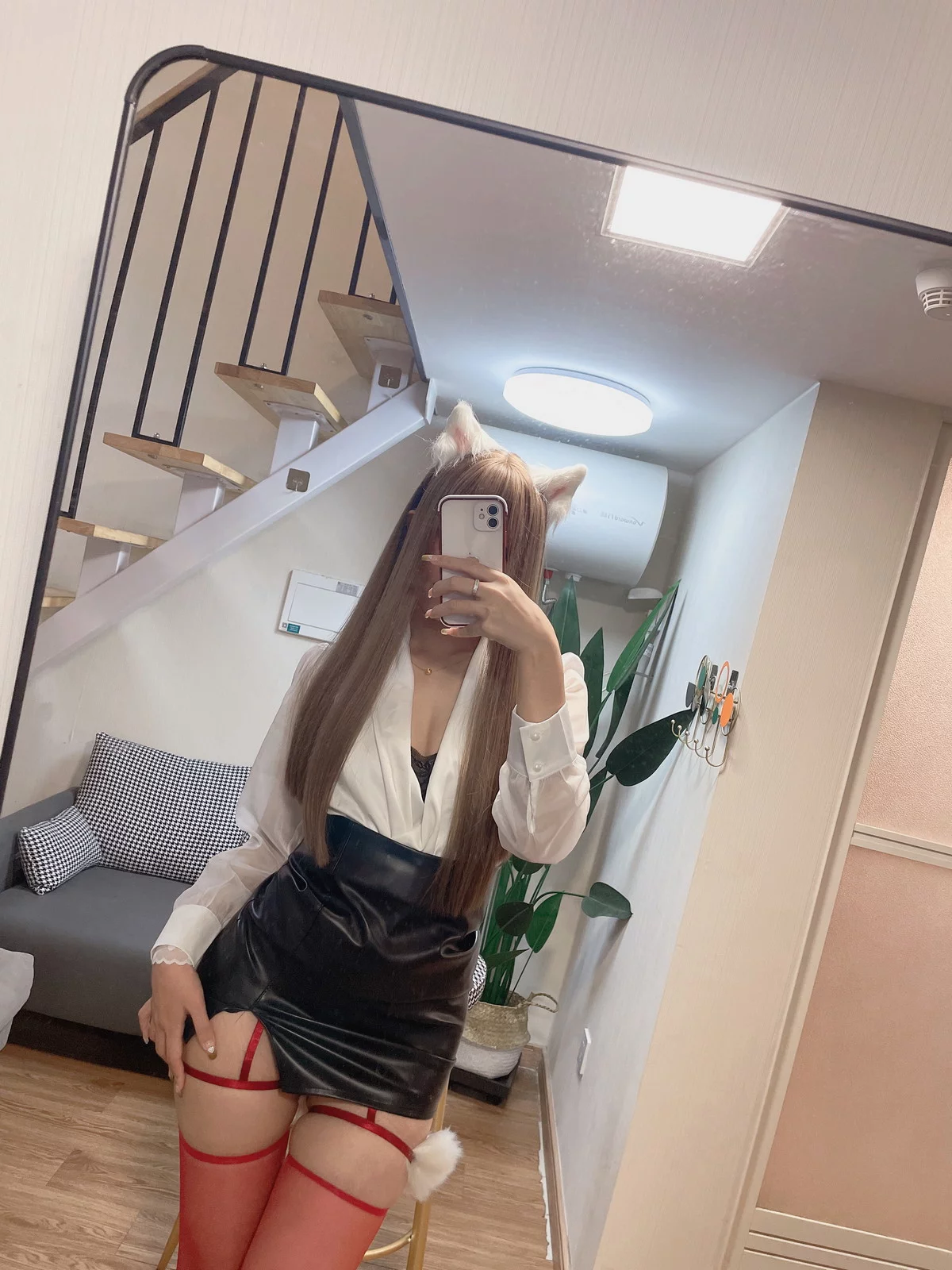 动漫博主Money冷冷OL妖精的尾巴主题黑色蕾丝内衣配红丝吊袜秀翘臀诱惑写真73P