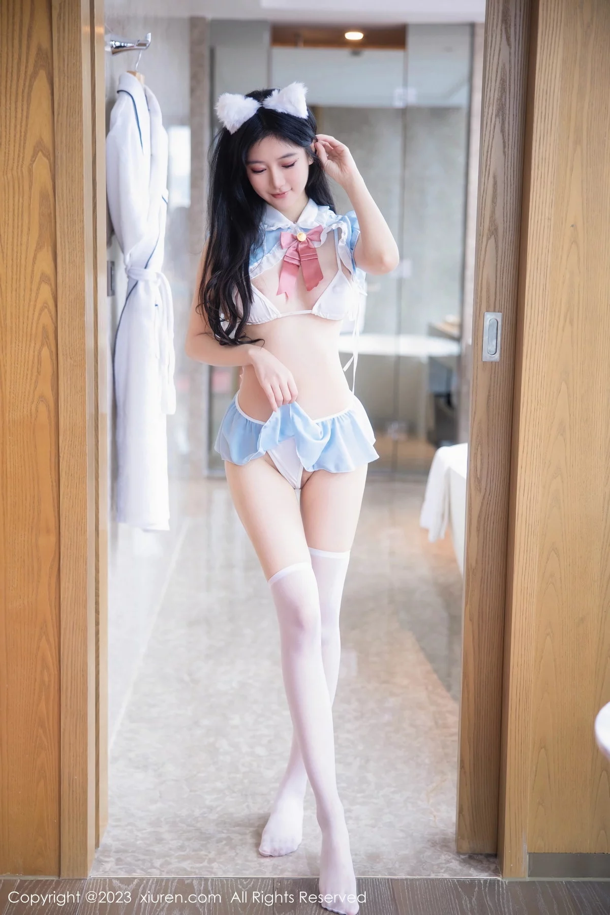 XiuRen第7134期_模特幼幼性感淡蓝色卡哇伊服露白色内衣配白丝袜迷人诱惑写真94P