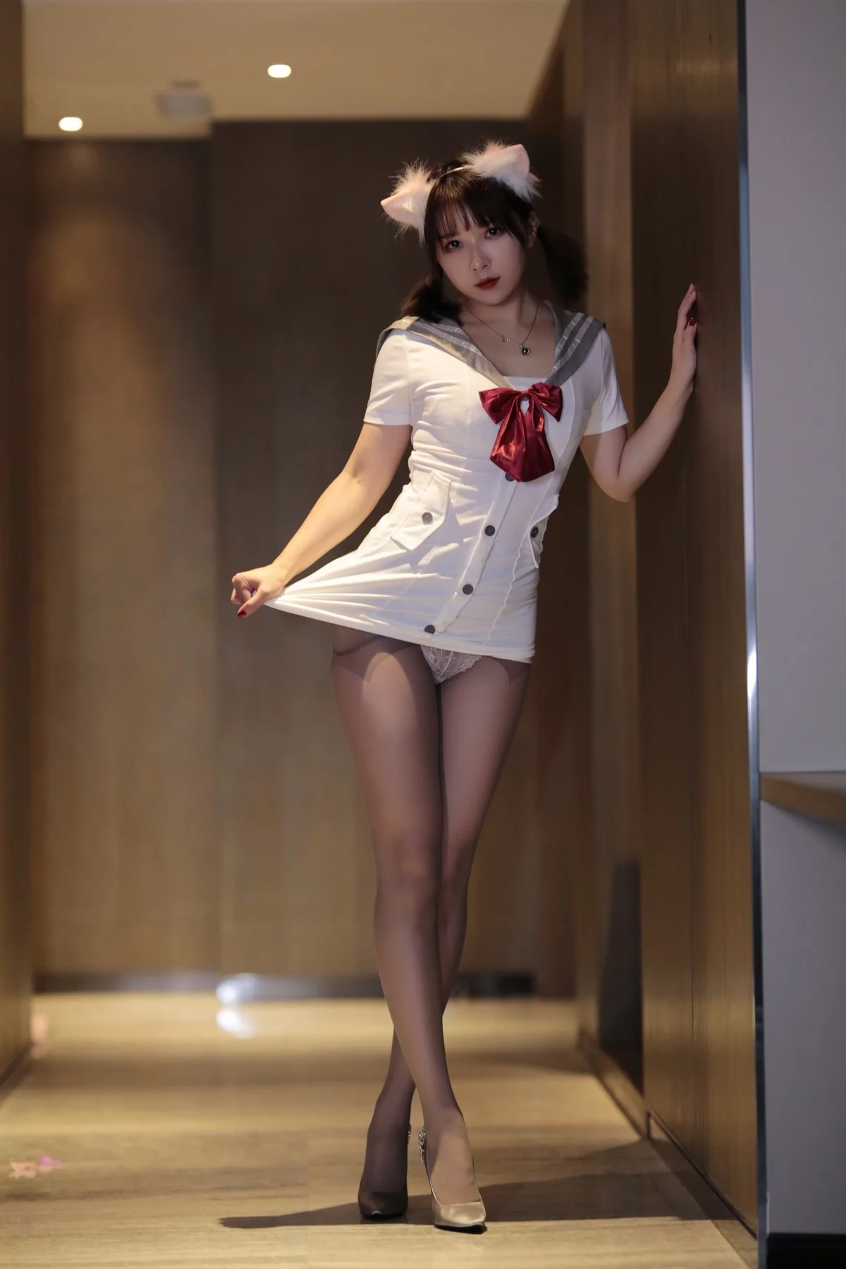 斗鱼主播小女巫露娜柠檬海盐主题性感白色蕾丝内衣配超薄黑丝秀美腿诱惑写真130P