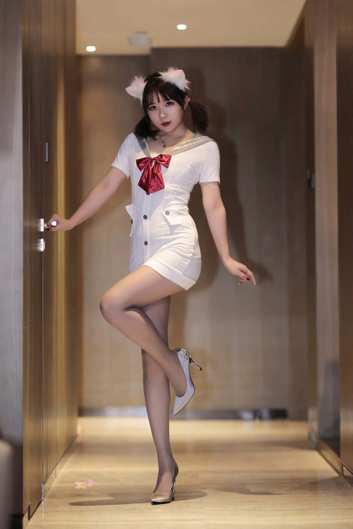 斗鱼主播小女巫露娜柠檬海盐主题性感白色蕾丝内衣配超薄黑丝秀美腿诱惑写真130P
