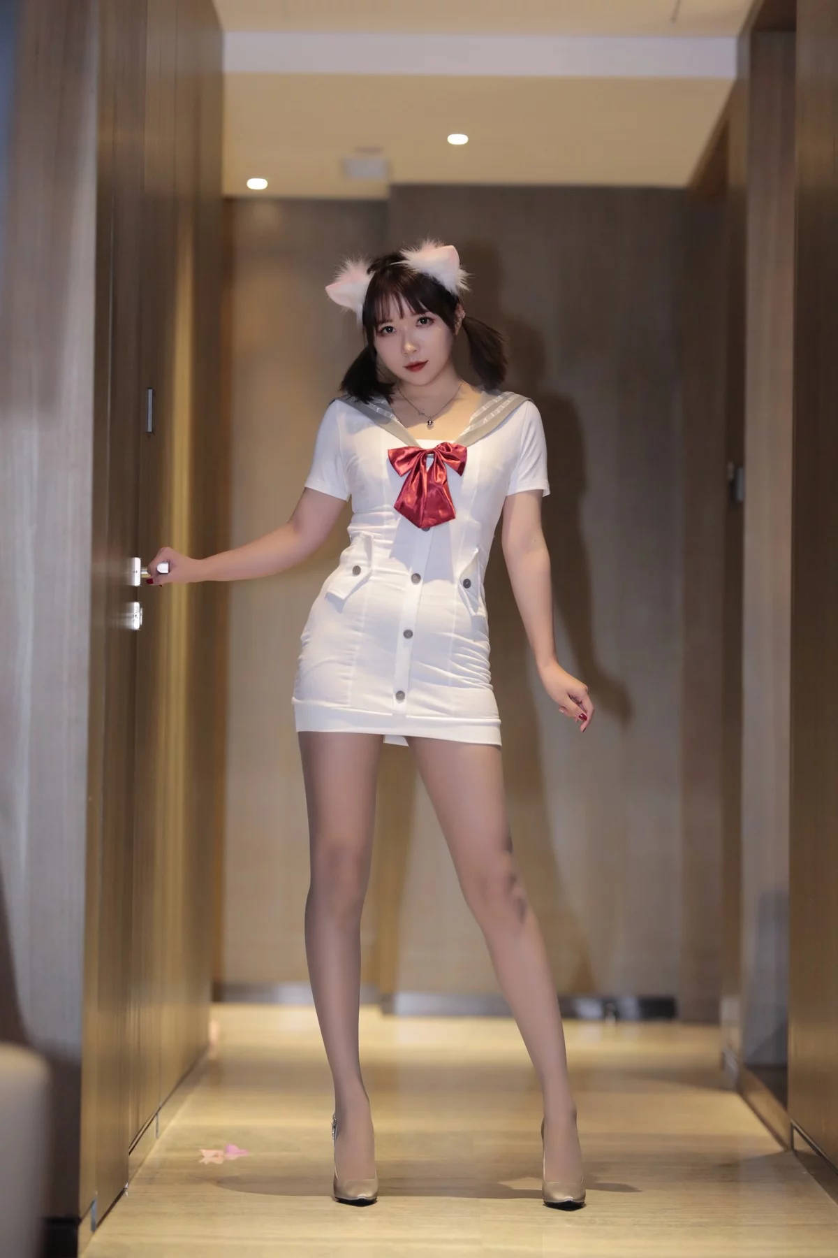 斗鱼主播小女巫露娜柠檬海盐主题性感白色蕾丝内衣配超薄黑丝秀美腿诱惑写真130P