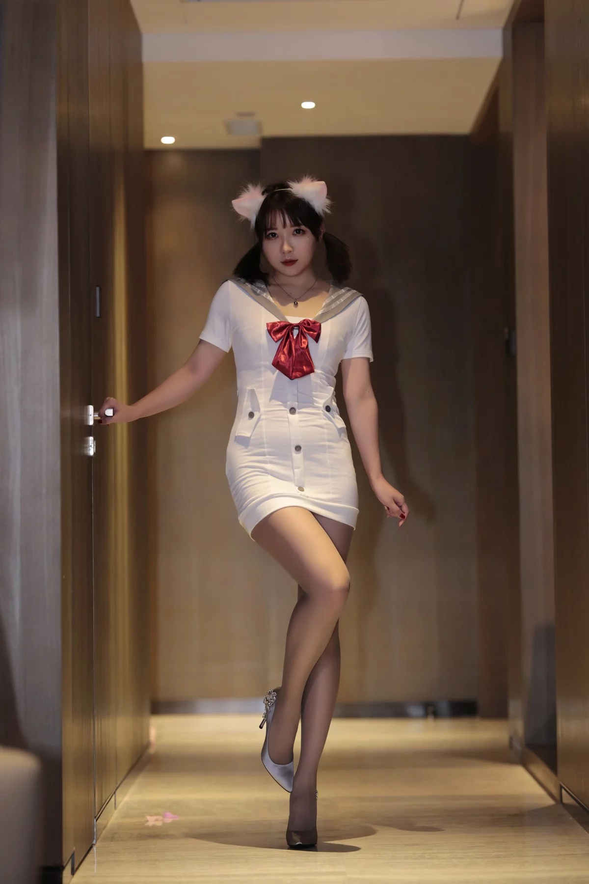 斗鱼主播小女巫露娜柠檬海盐主题性感白色蕾丝内衣配超薄黑丝秀美腿诱惑写真130P
