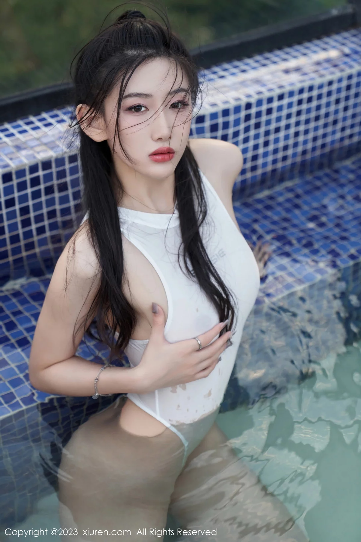 XiuRen第7146期_模特沈青黛泳池性感白色轻透泳衣湿身秀惹火身材迷人诱惑写真83P