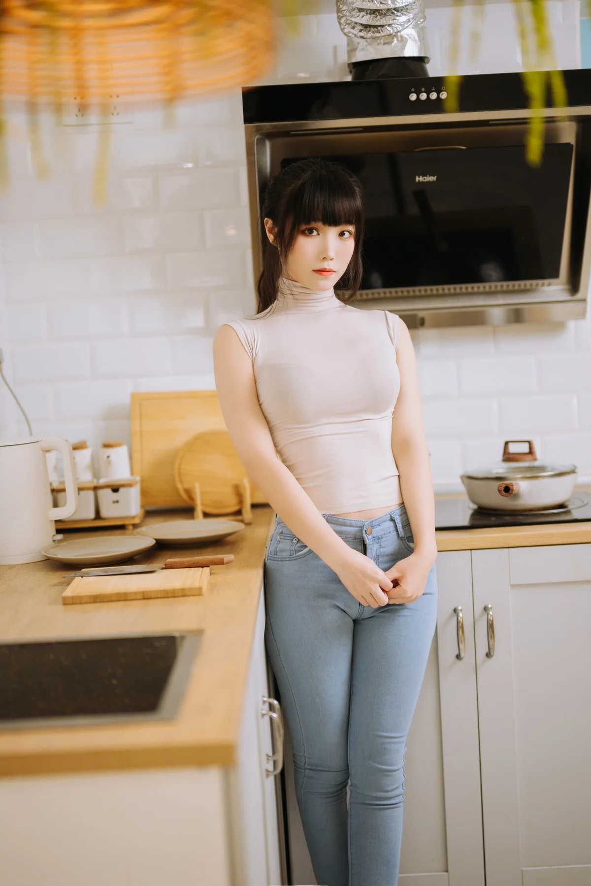 网络美女汪知子姐姐的牛仔裤主题性感肉色上衣配紧身牛仔裤露黑色内衣诱惑写真42P