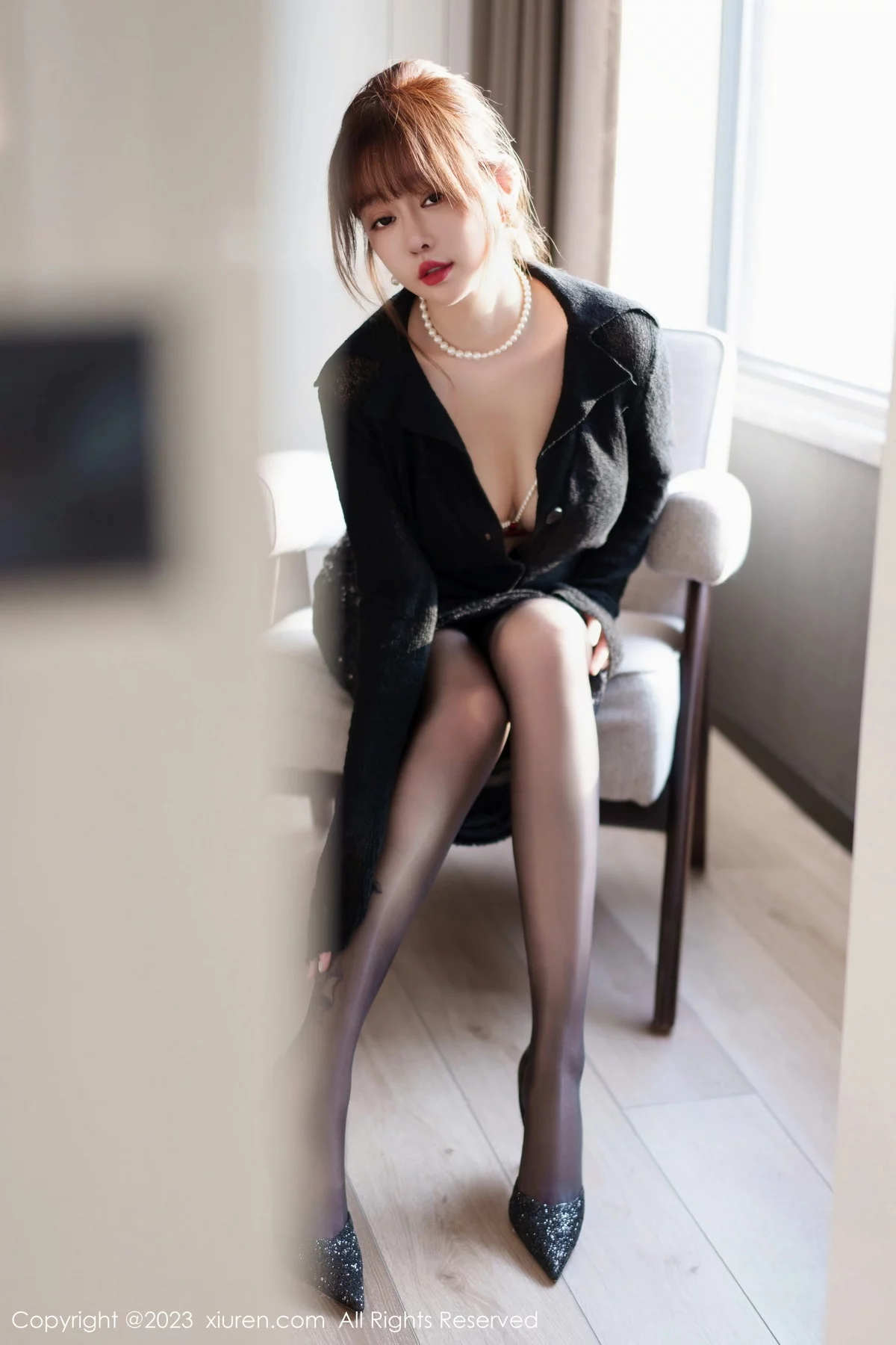 XiuRen第7156期_女神王雨纯性感黑色衣露红色蕾丝情趣内衣配超薄黑丝诱惑写真75P