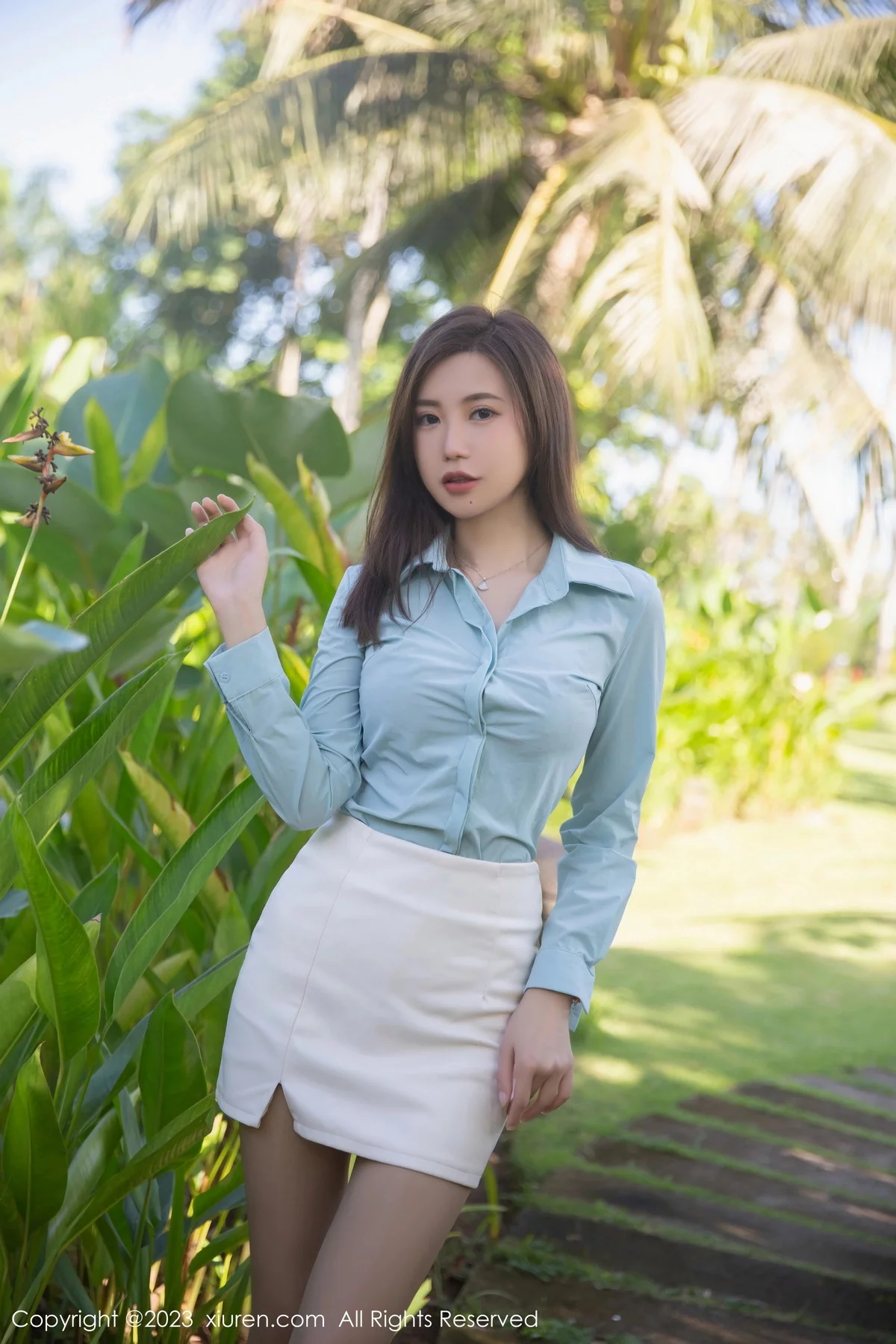 XiuRen第7152期_女神绮里嘉ula性感紫色蕾丝内衣配开档黑丝秀完美身材诱惑写真80P