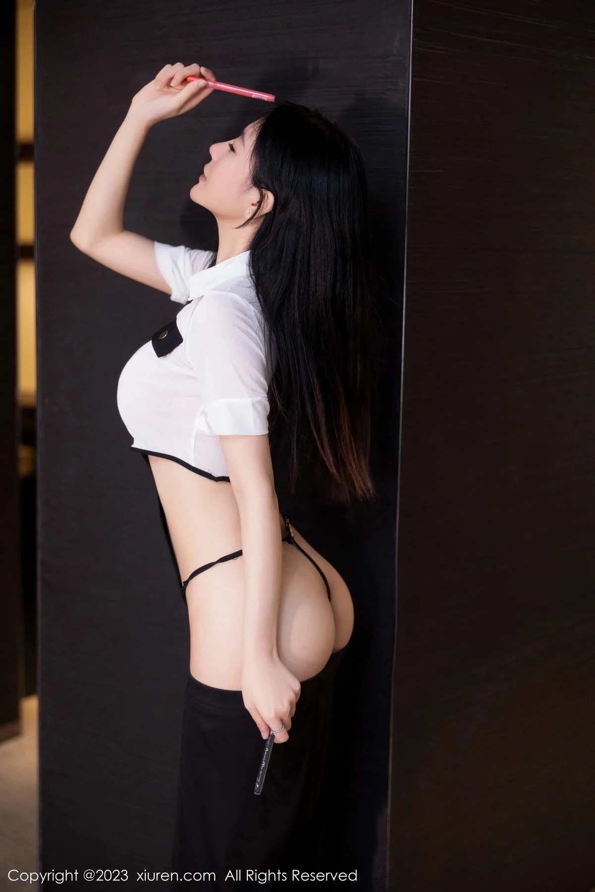 XiuRen第7159期_模特幼幼性感白色上衣配黑色长裤露丁字裤秀翘臀美腿诱惑写真83P
