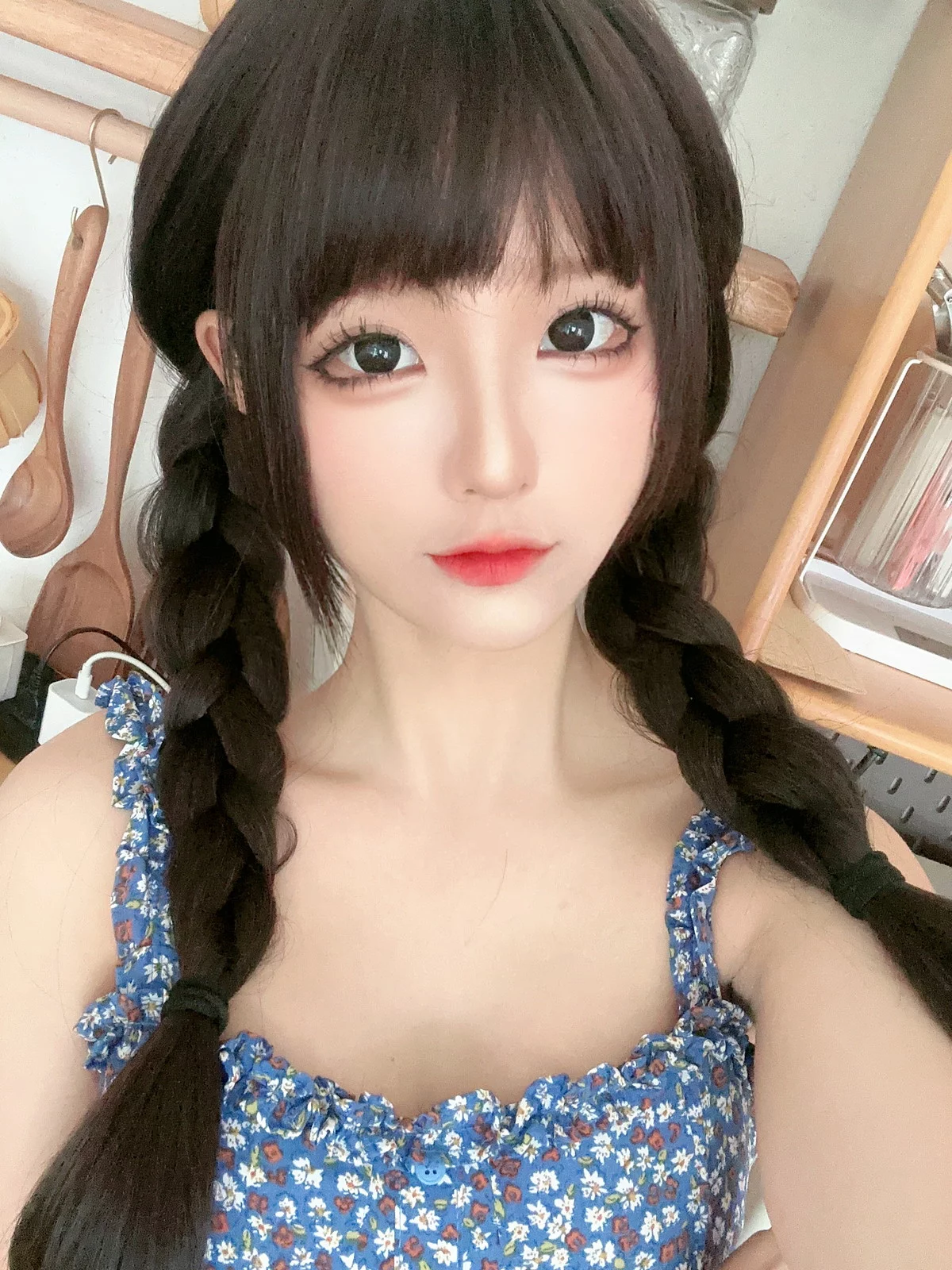动漫博主蠢沫沫朋友圈自拍主题私房性感多套服饰系列秀丰满身材诱惑写真66P