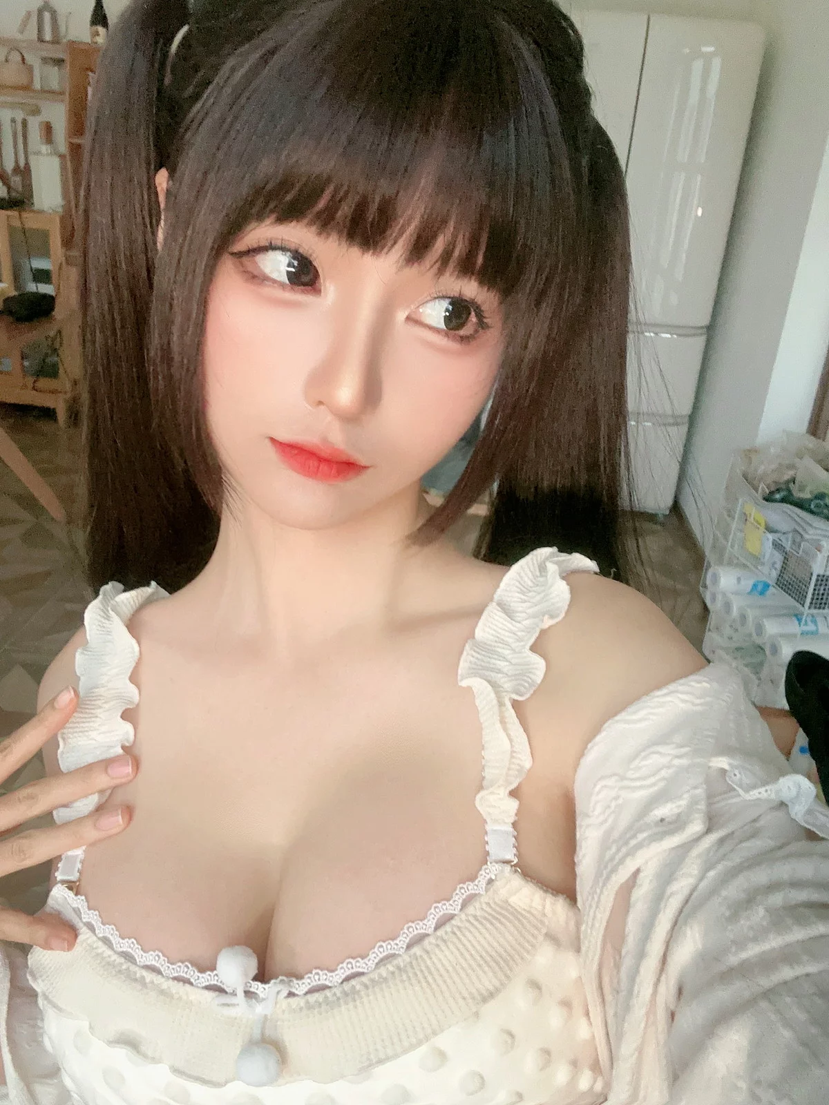 动漫博主蠢沫沫朋友圈自拍主题私房性感多套服饰系列秀丰满身材诱惑写真66P