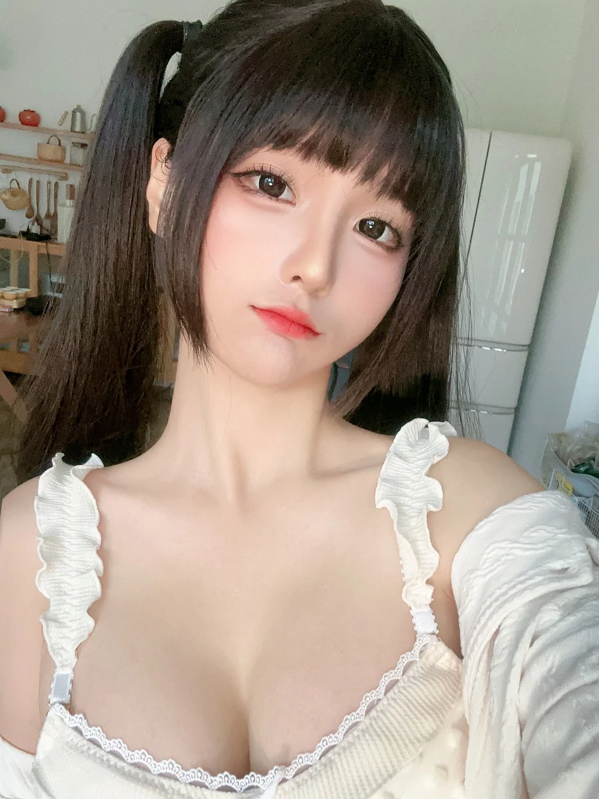 动漫博主蠢沫沫朋友圈自拍主题私房性感多套服饰系列秀丰满身材诱惑写真66P