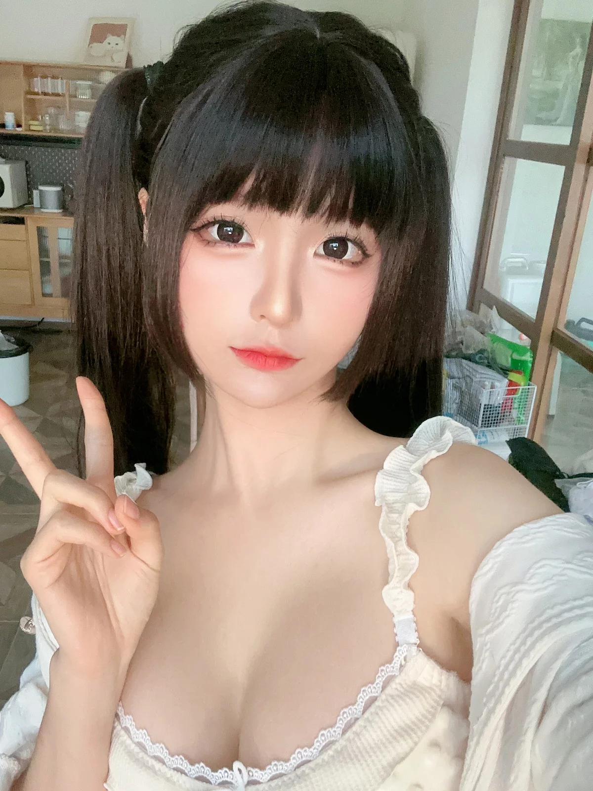动漫博主蠢沫沫朋友圈自拍主题私房性感多套服饰系列秀丰满身材诱惑写真66P