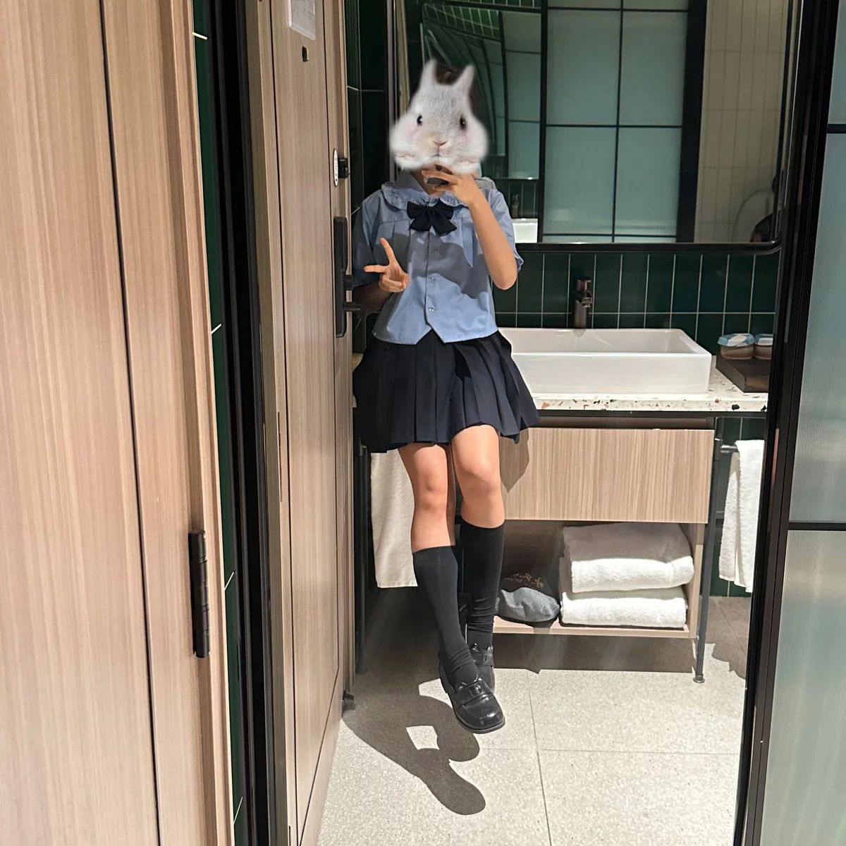 动漫博主蠢沫沫朋友圈自拍主题私房性感多套服饰系列秀丰满身材诱惑写真66P