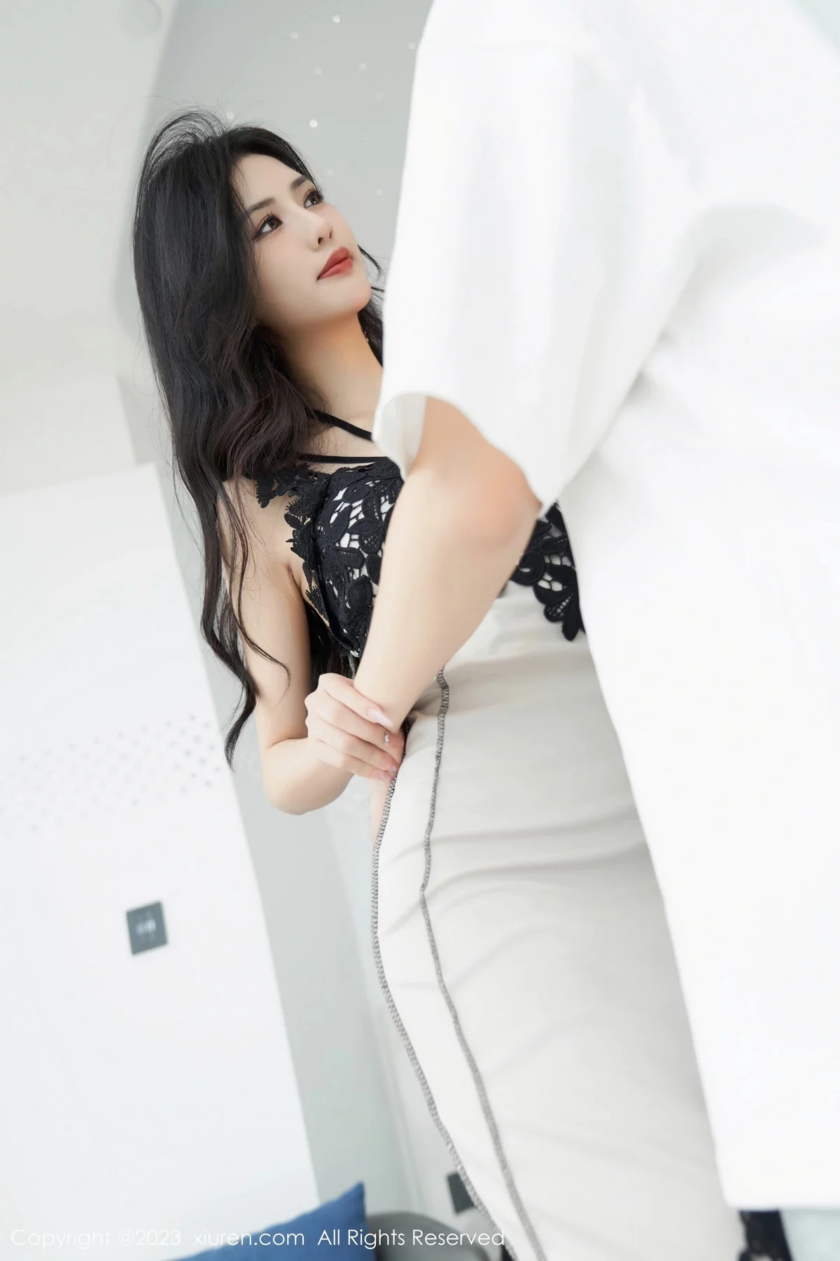 XiuRen第7316期_模特浅浅Danny性感吊带裙露黑色情趣内衣配开档黑丝诱惑写真84P