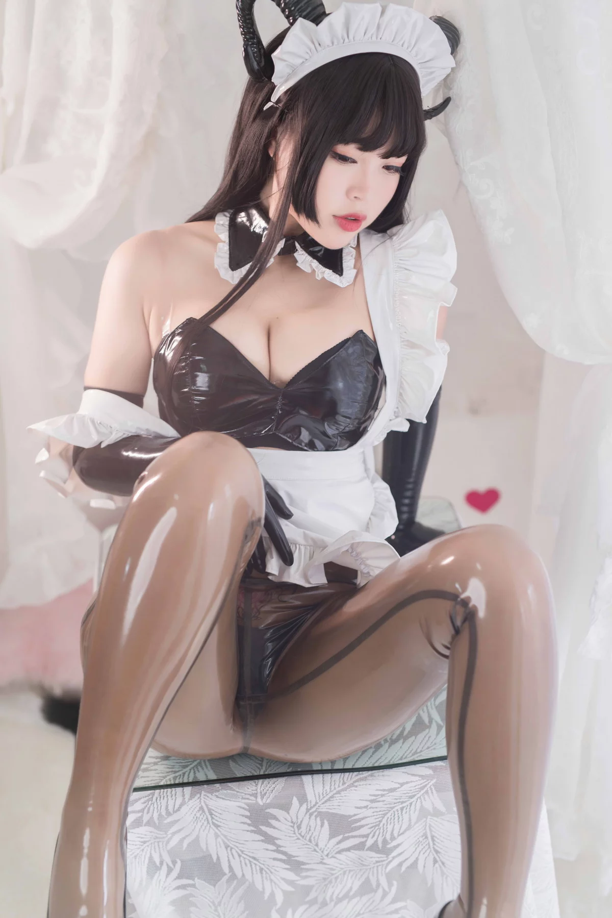 萌系小姐姐白烨胶衣魅魔姐姐主题性感女仆装配半透胶衣裤袜秀翘臀美腿诱惑写真58P