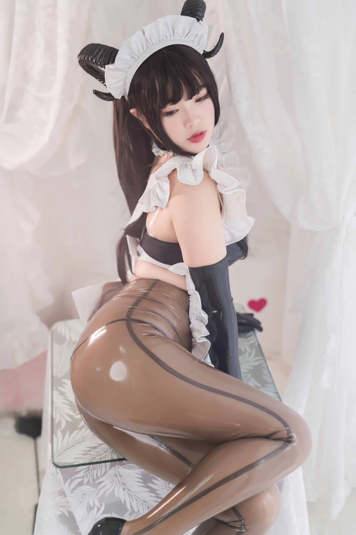 萌系小姐姐白烨胶衣魅魔姐姐主题性感女仆装配半透胶衣裤袜秀翘臀美腿诱惑写真58P