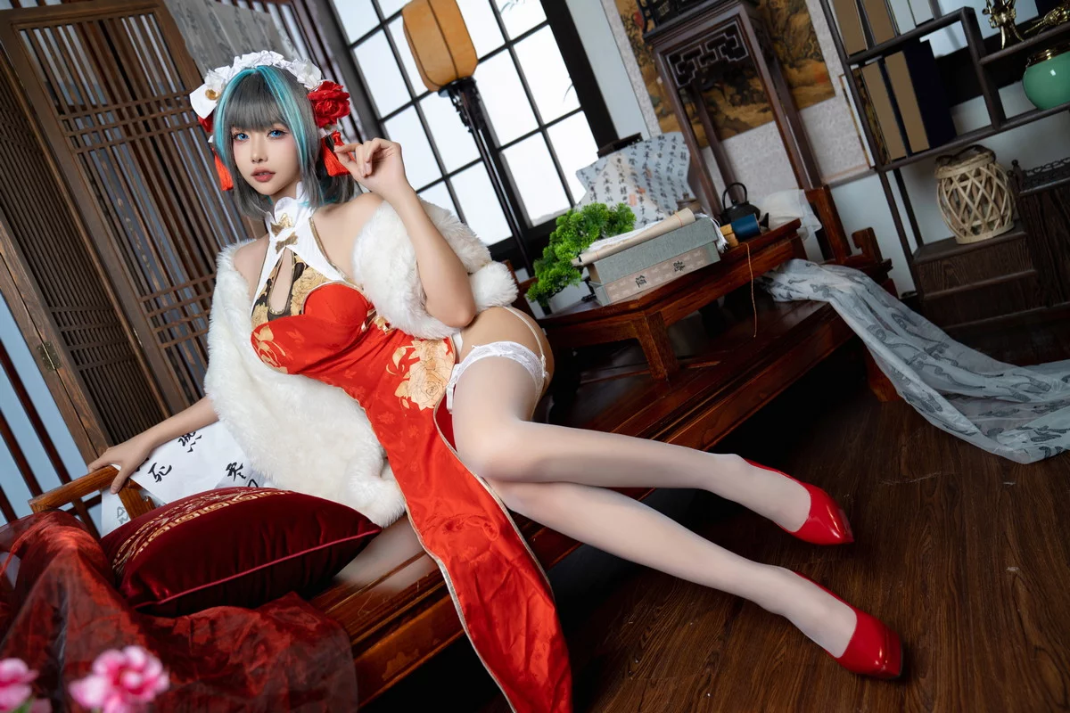 微博妹子Momoko葵葵柴郡本主题性感低胸礼裙+红色旗袍配白丝吊袜完美诱惑写真56P