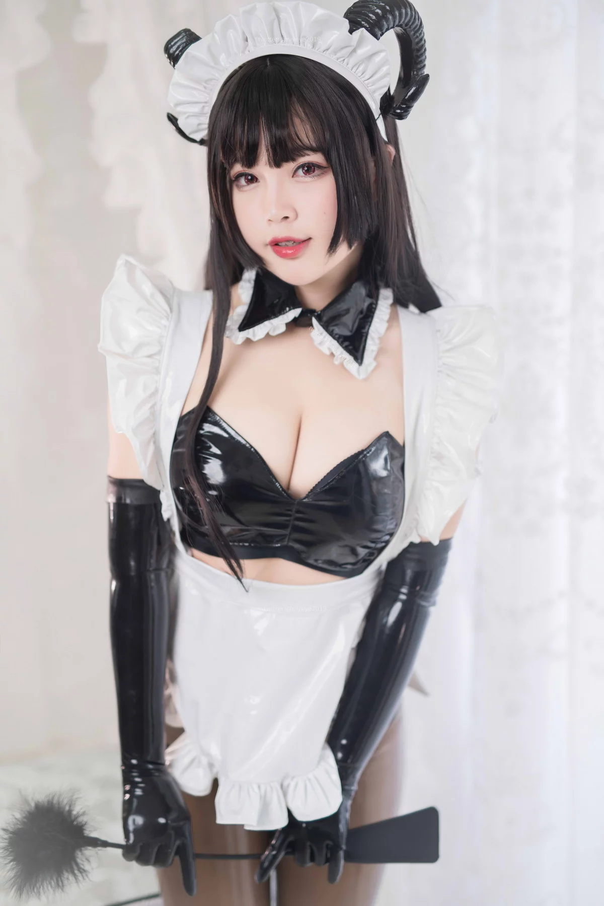 萌系小姐姐白烨胶衣魅魔姐姐主题性感女仆装配半透胶衣裤袜秀翘臀美腿诱惑写真58P